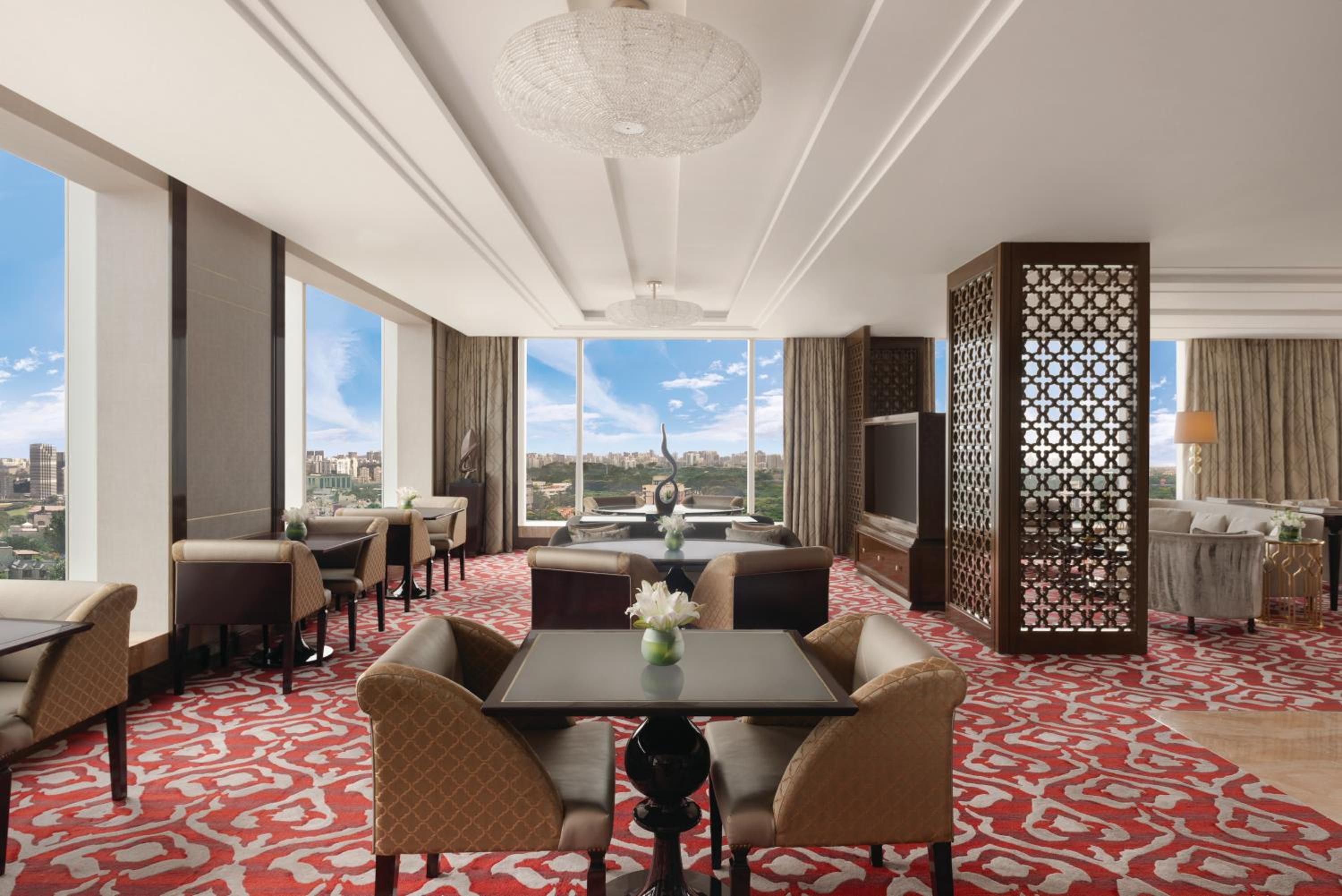 Horizon Bangalore Club King - Horizon Club Lounge access with suite/club rooms: Includes buffet breakfast, afternoon tea, evening cocktails (6–8 PM), soft beverages, 1 suit pressing & 2 hrs boardroom use per stay photo 3