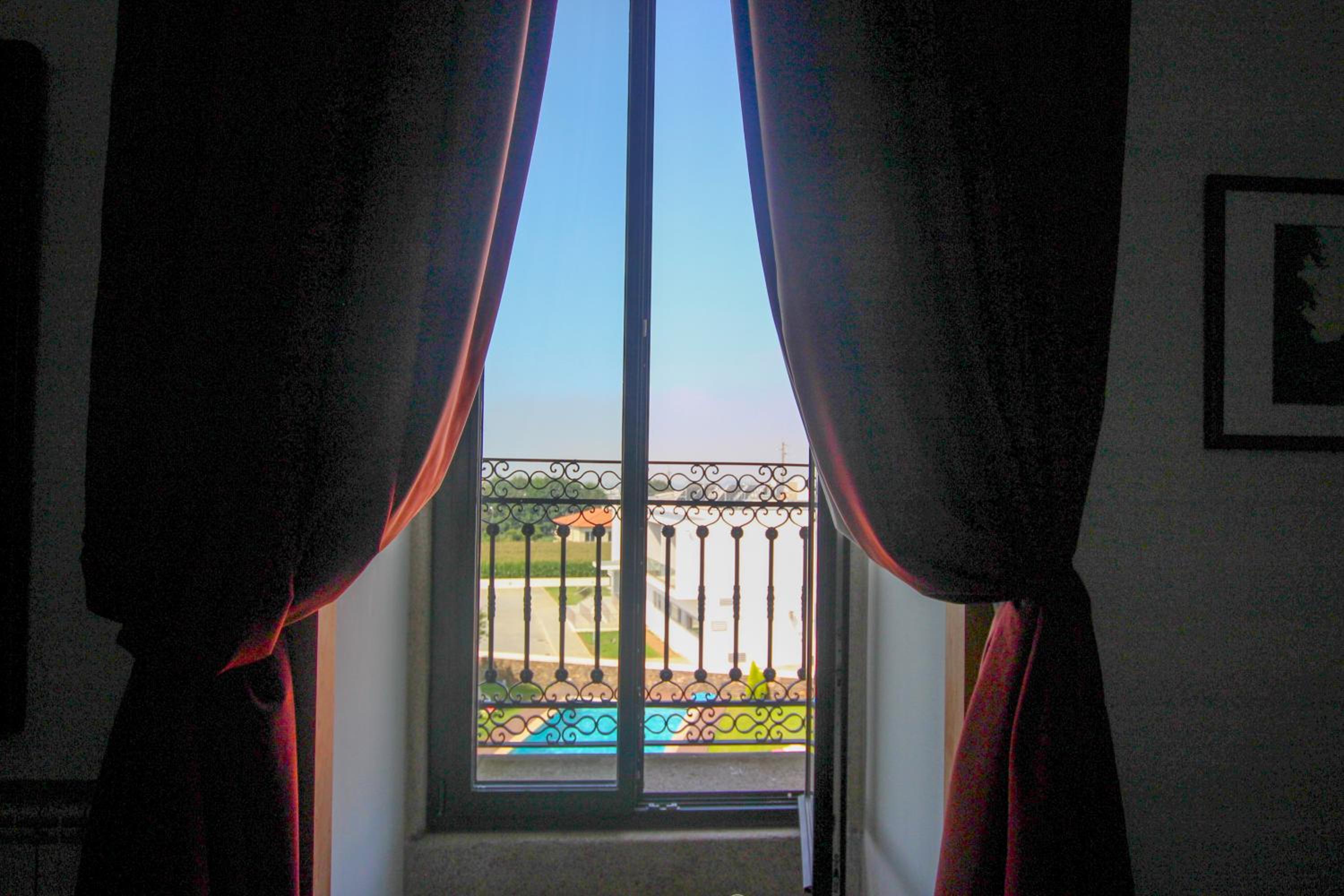 Queen Suite with Pool View photo 3
