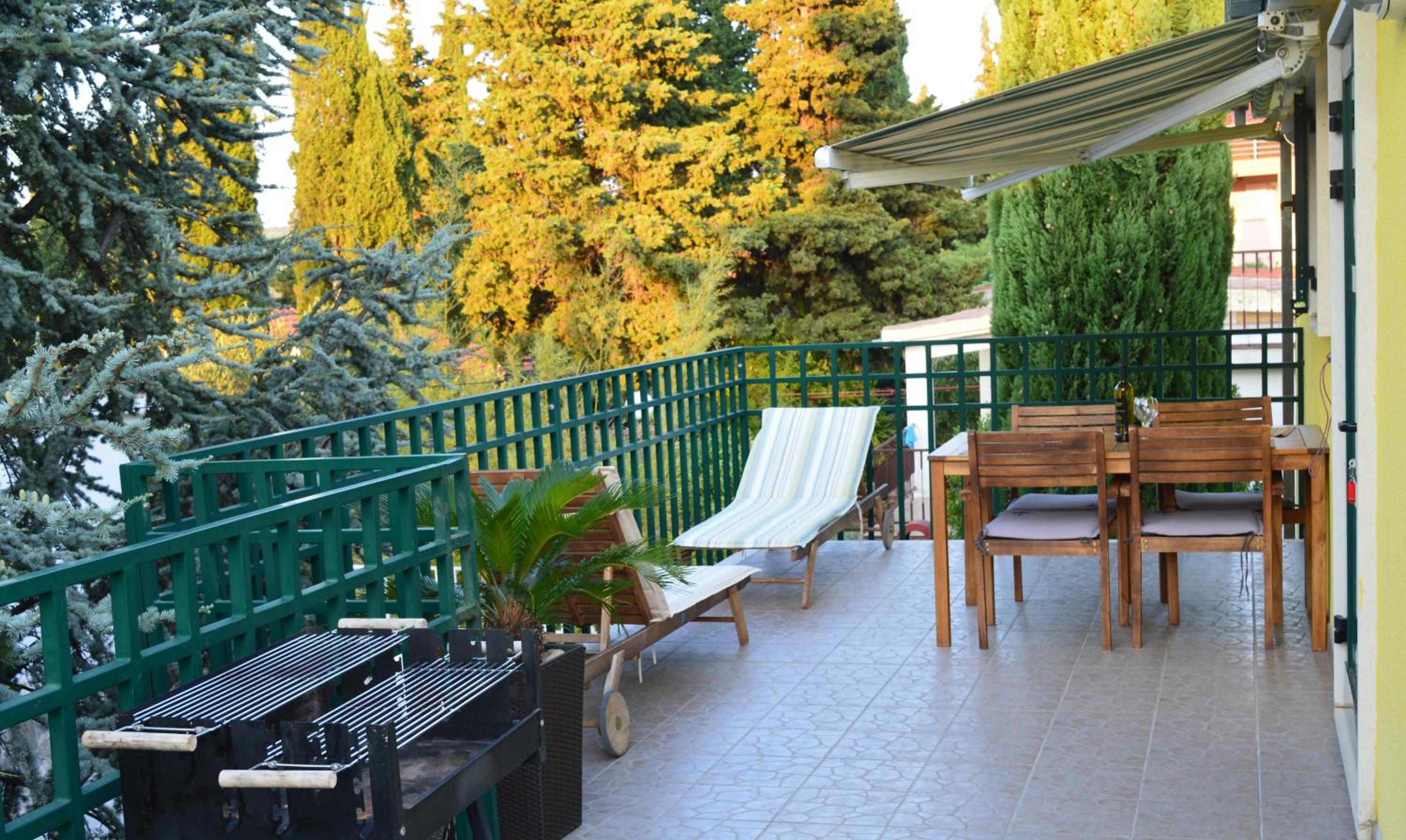 One-Bedroom Apartment with Terrace photo 2
