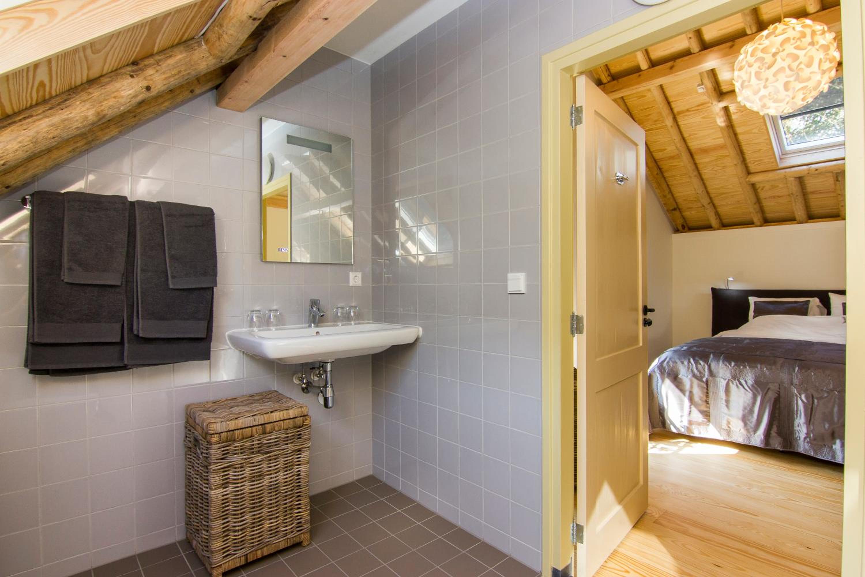 Deluxe Double Room with Shower photo 3
