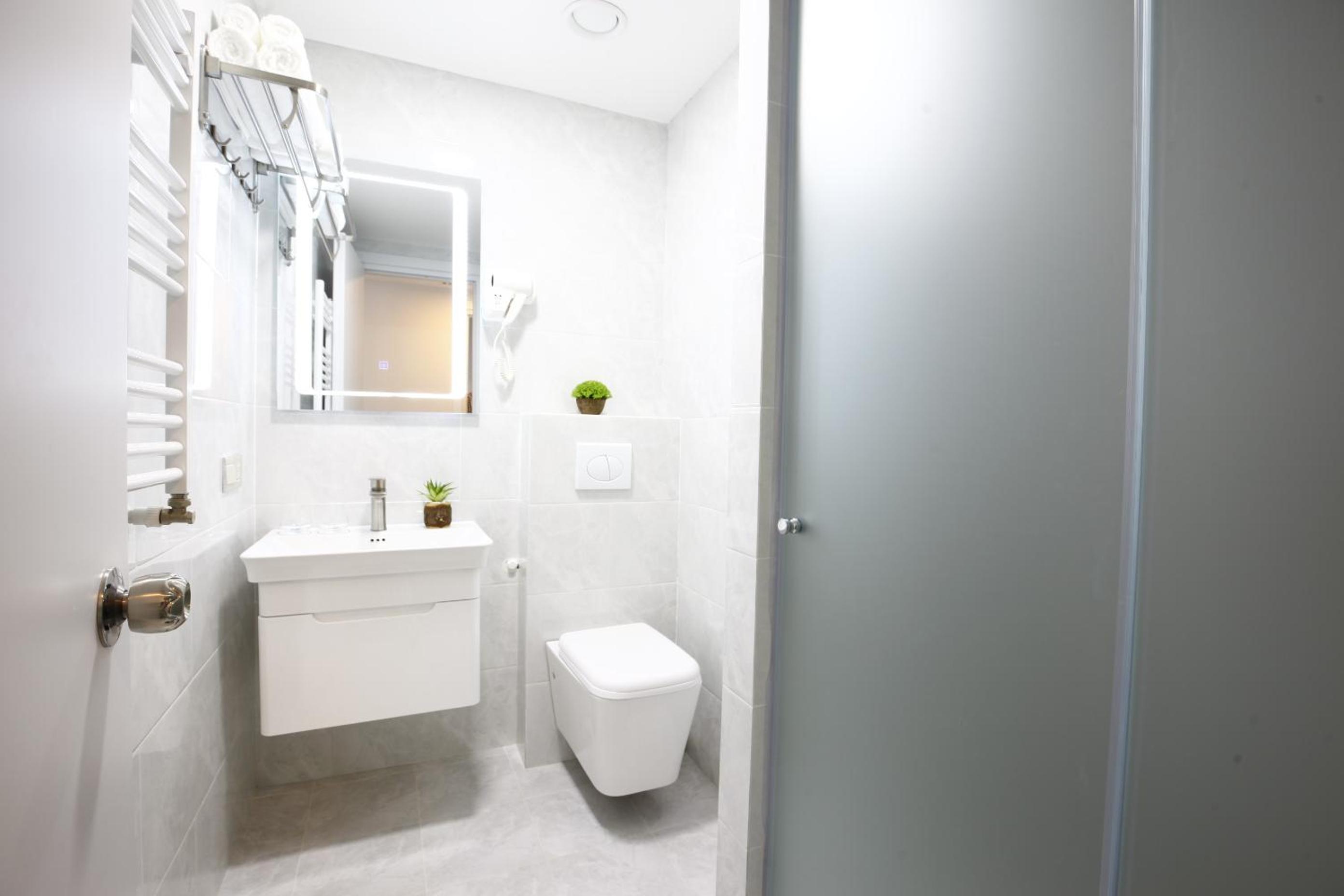 Standard Twin Room - Photo 1