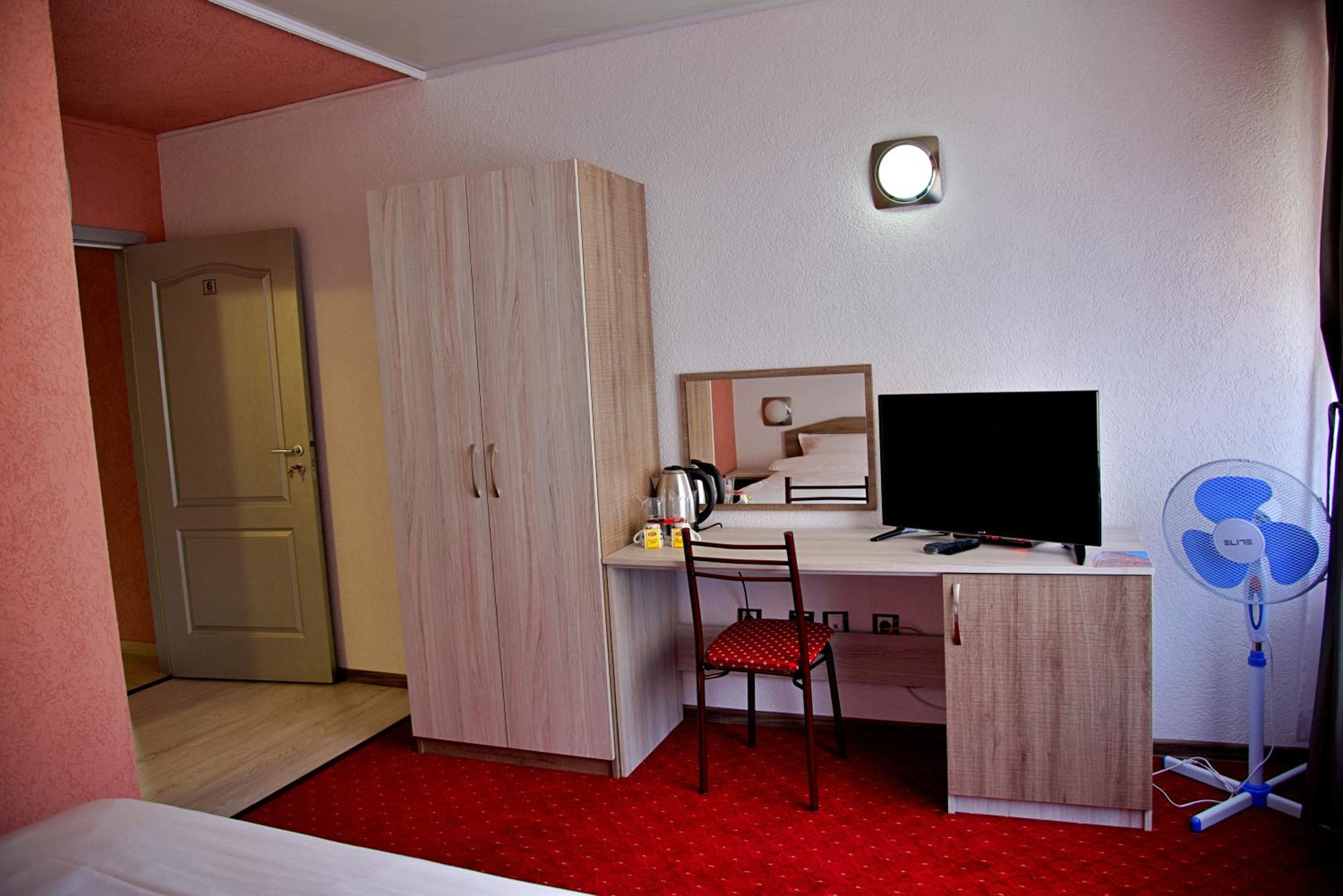 Deluxe Double Room - Photo 9