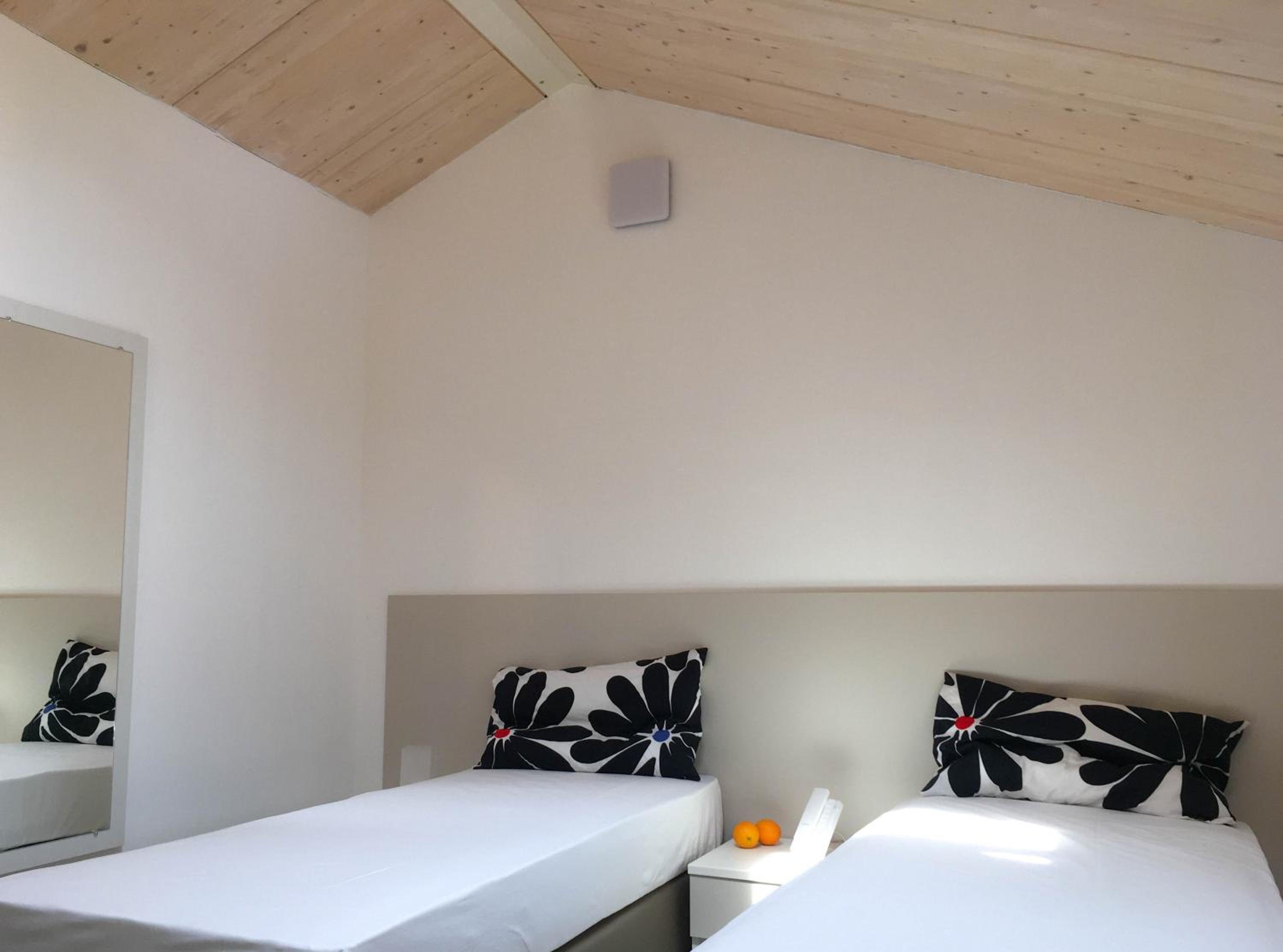 Double or Twin Room with Private Bathroom - Photo 6