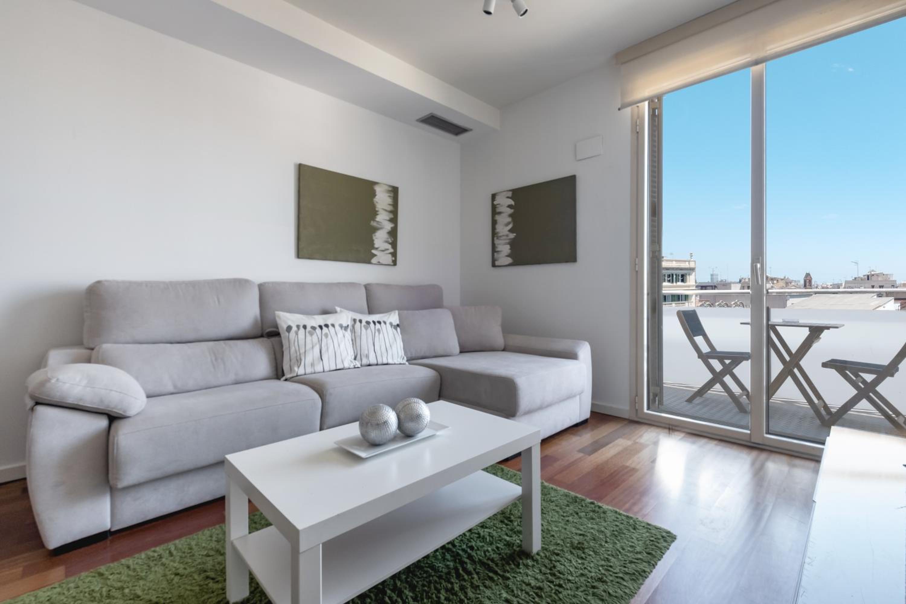 Apartamento de dos habitaciones con balcón - Ronda Sant Pere