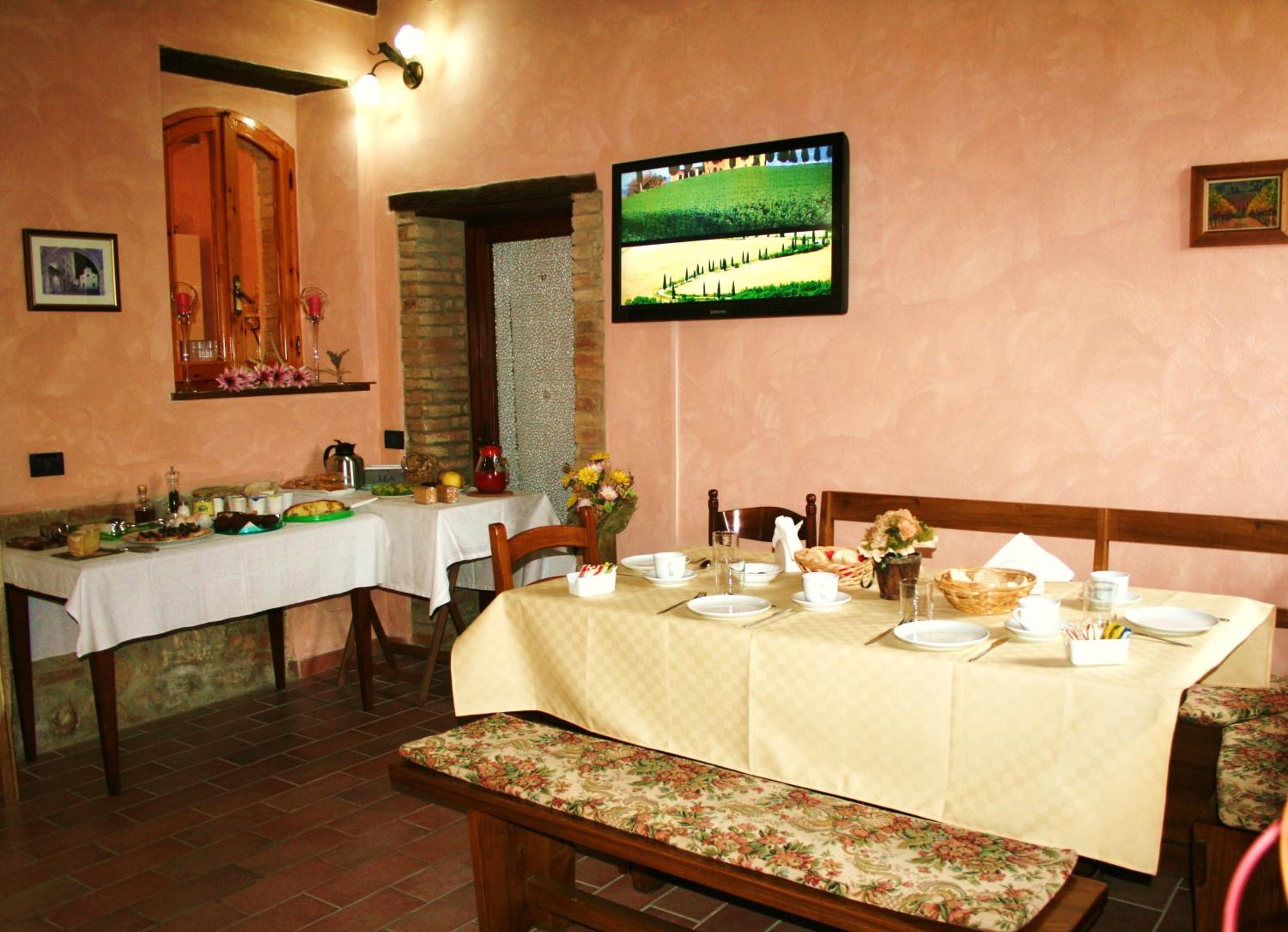 Standard Double Room - Photo 11