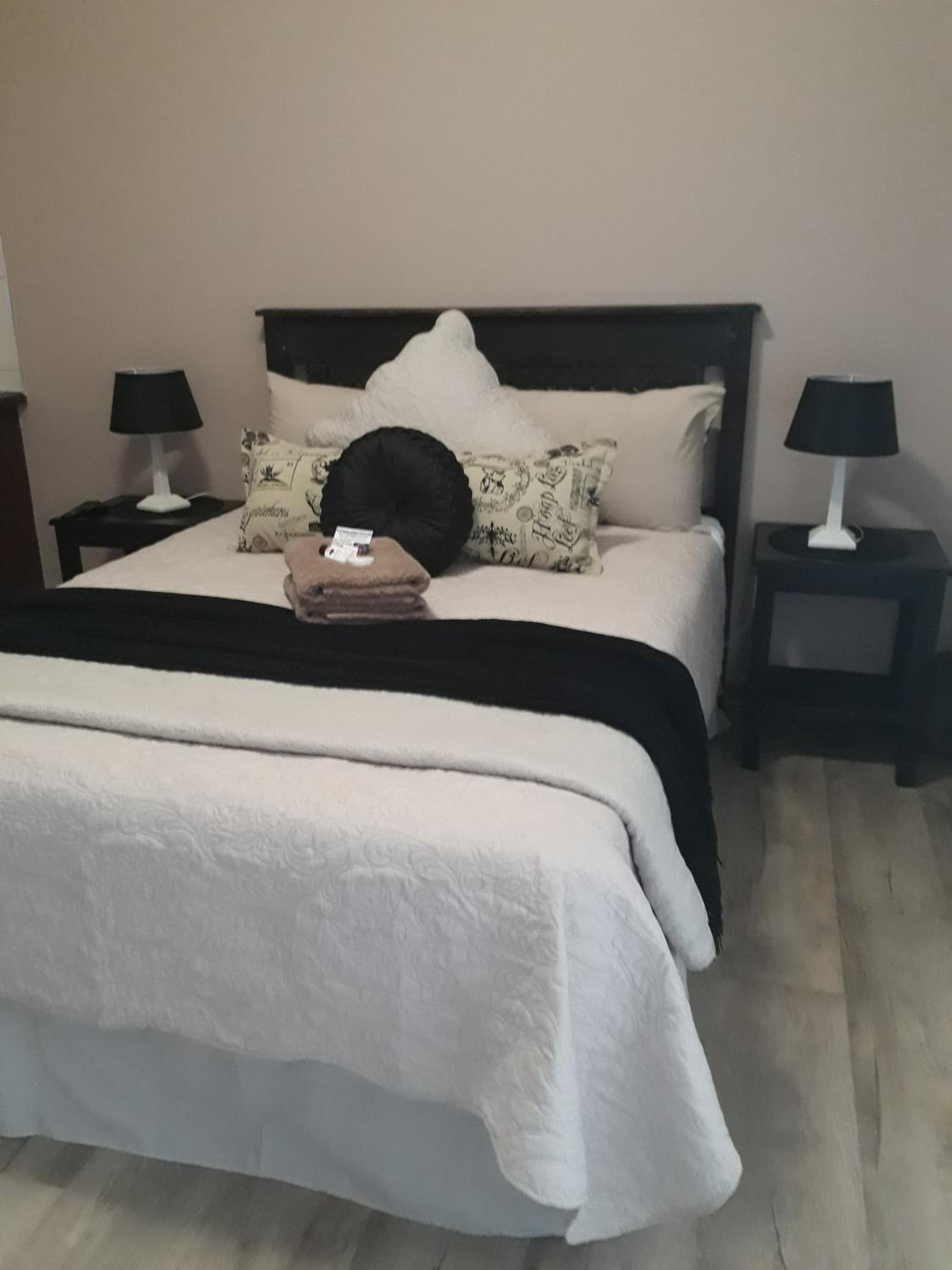 Deluxe Double Room with Shower photo 3