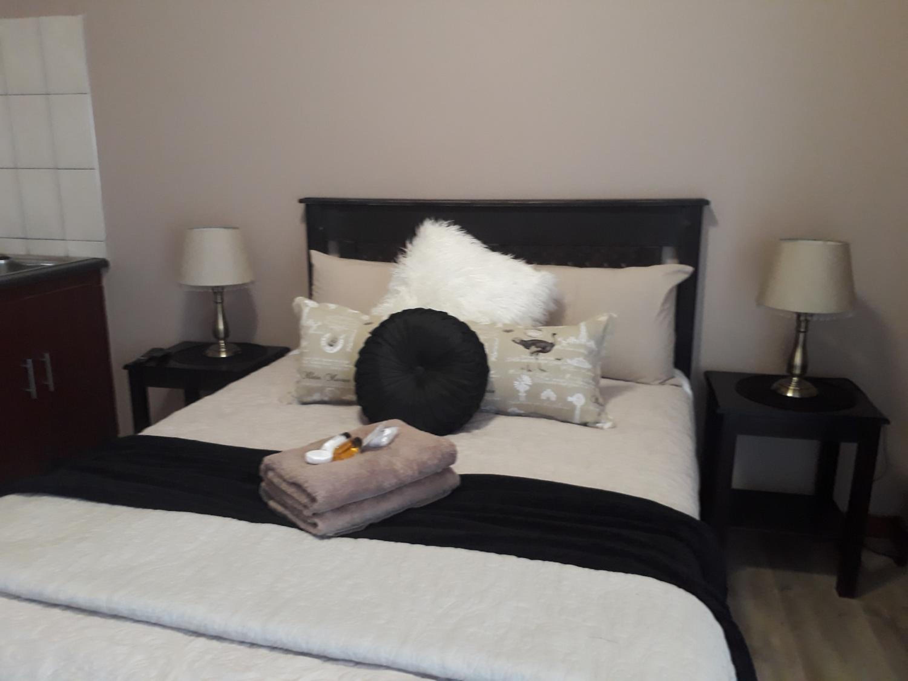 Deluxe Double Room with Shower photo 2