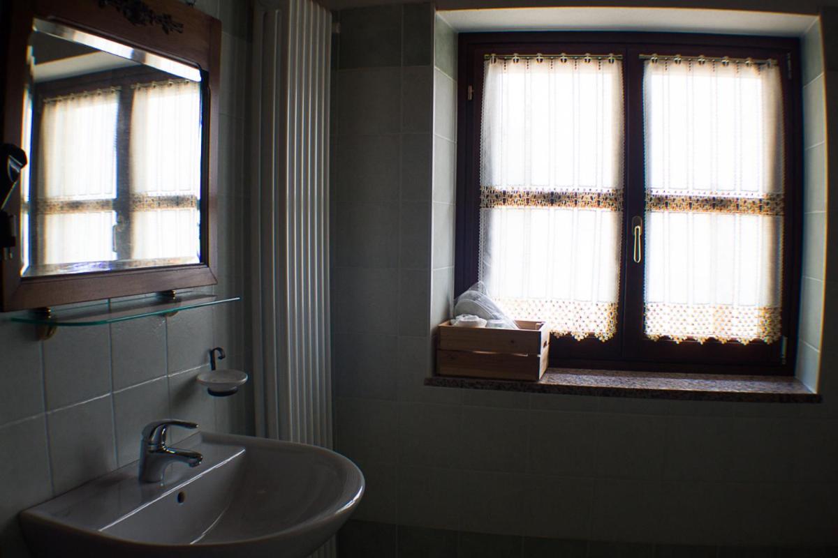 Double Room with Private Bathroom - Photo 7