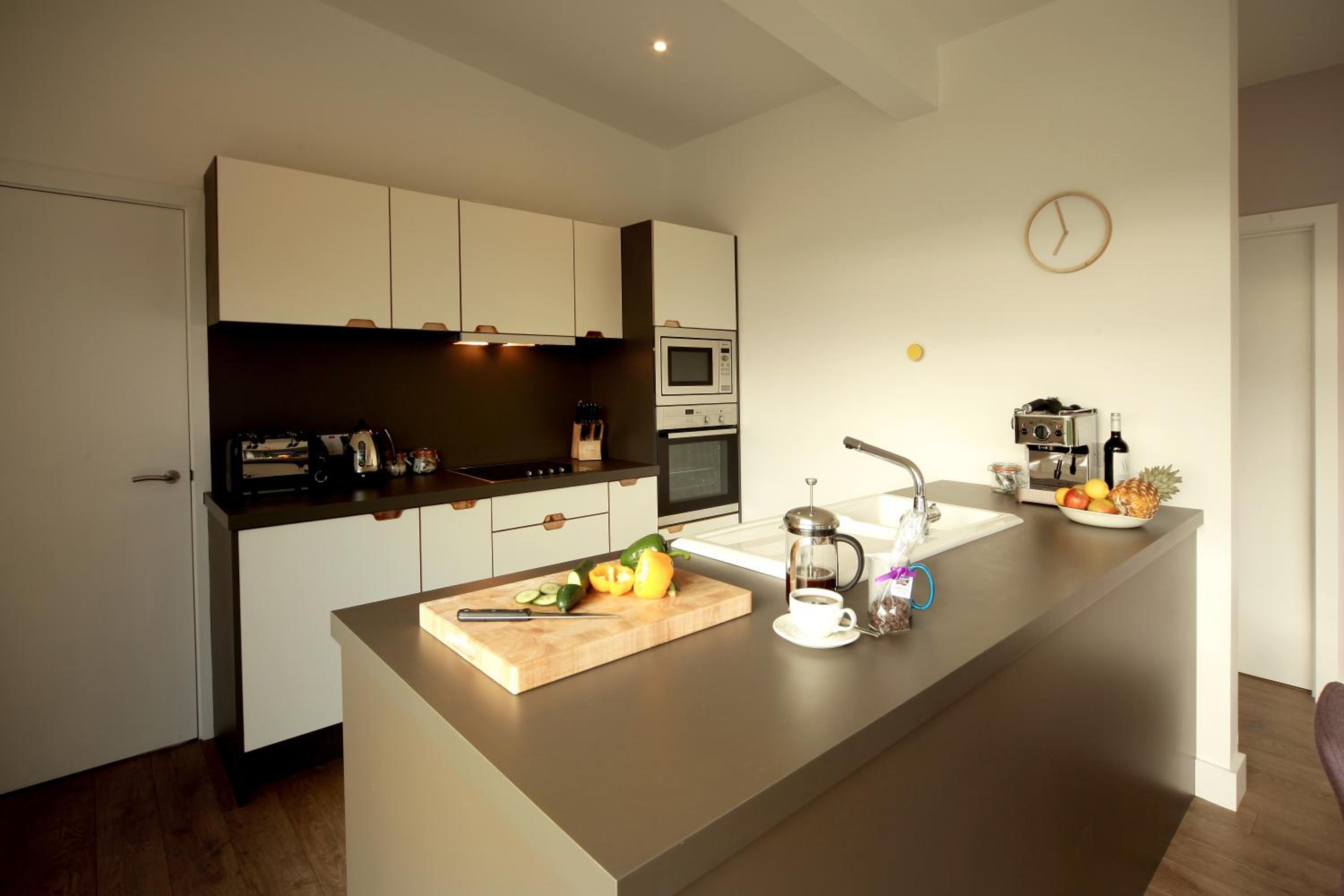 Three-Bedroom Apartment photo 2