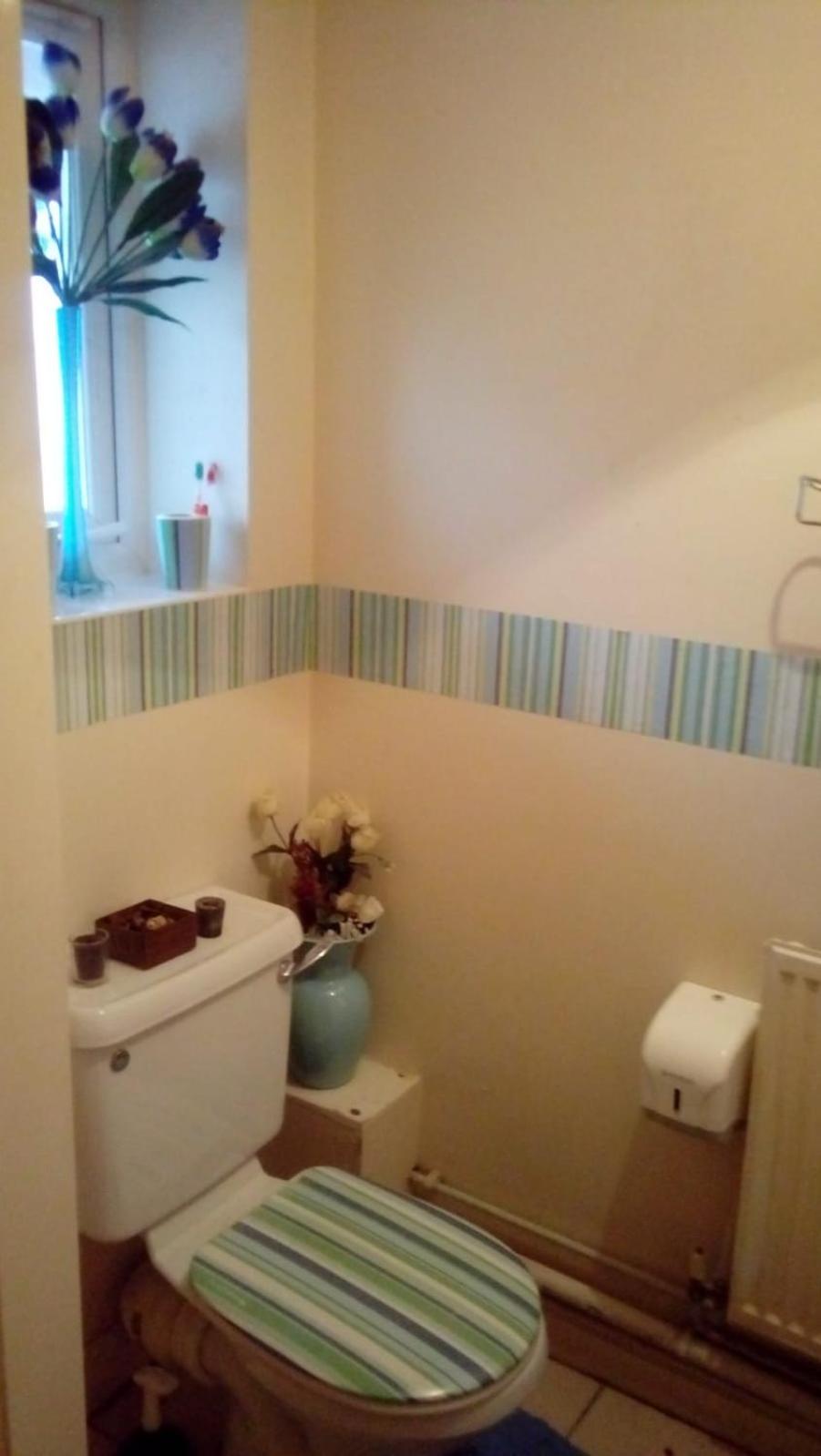 Budget Twin Room - Photo 10