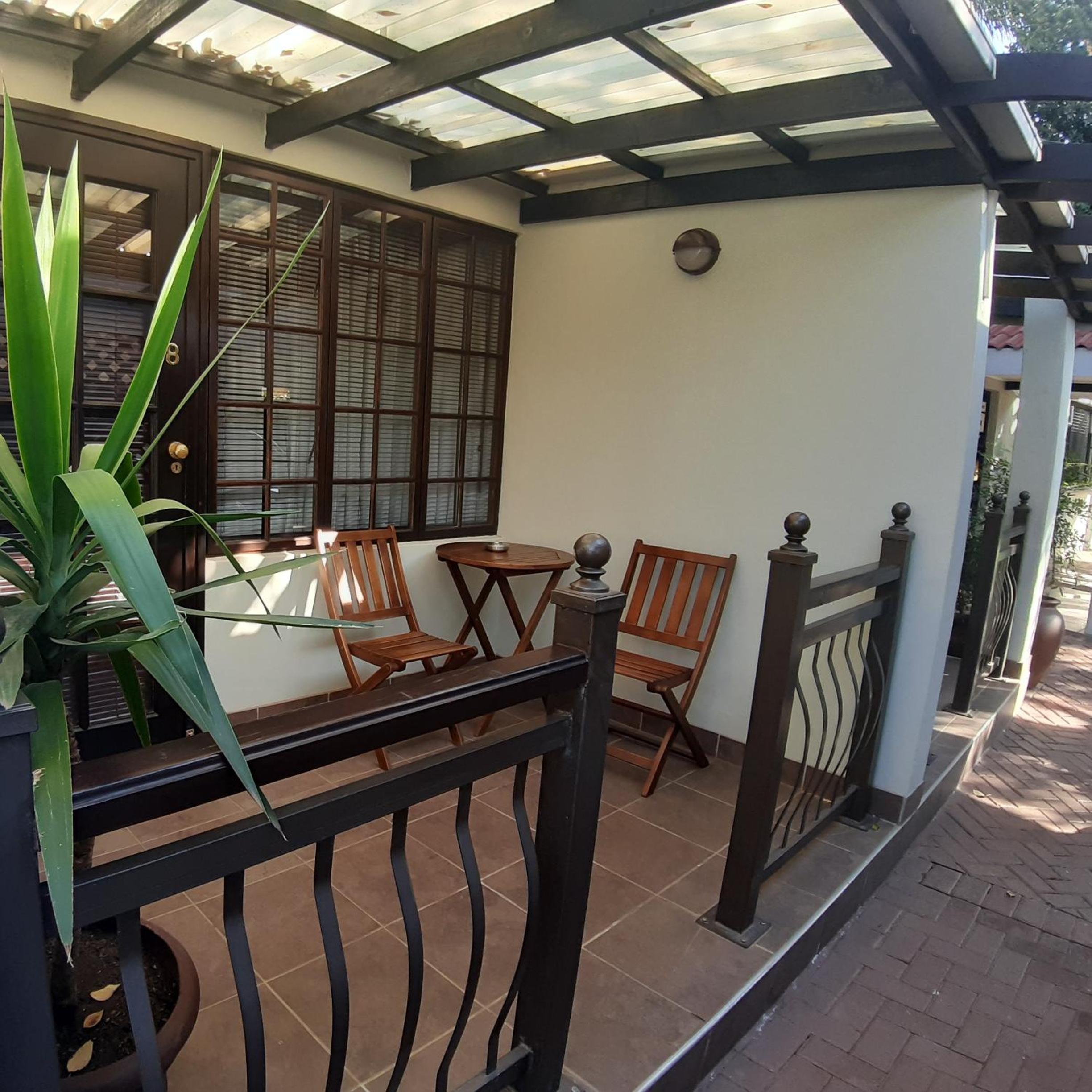 Deluxe King Suite - Photo 6