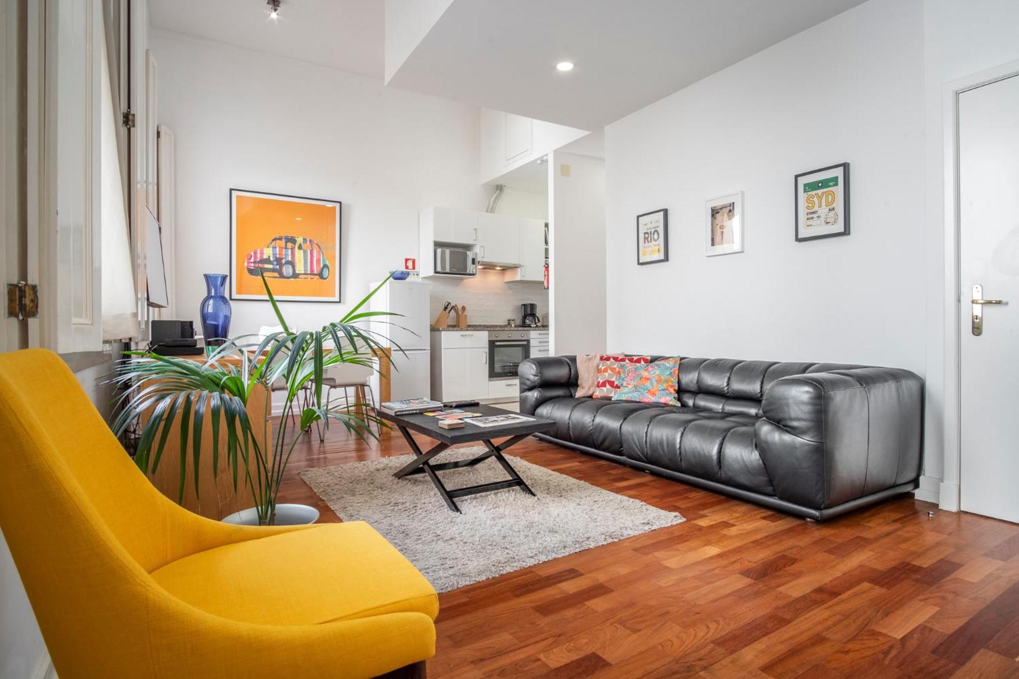 Deluxe 3-Bedroom Apartment