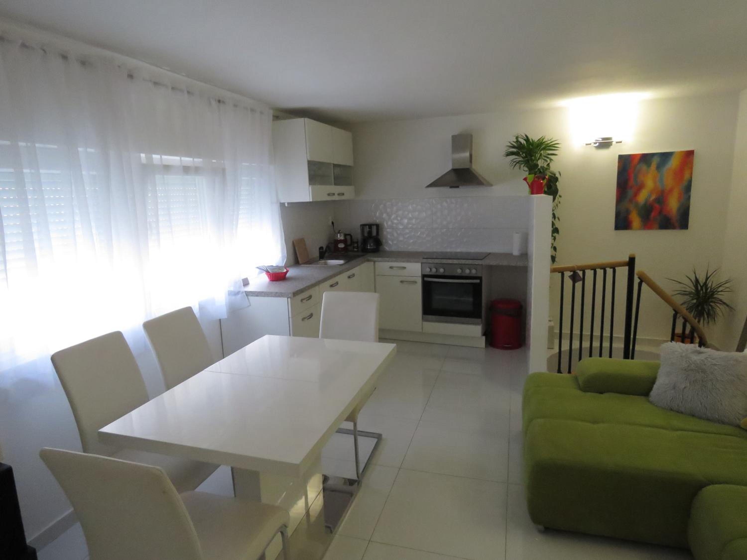 Apartment - Split Level - Photo 5