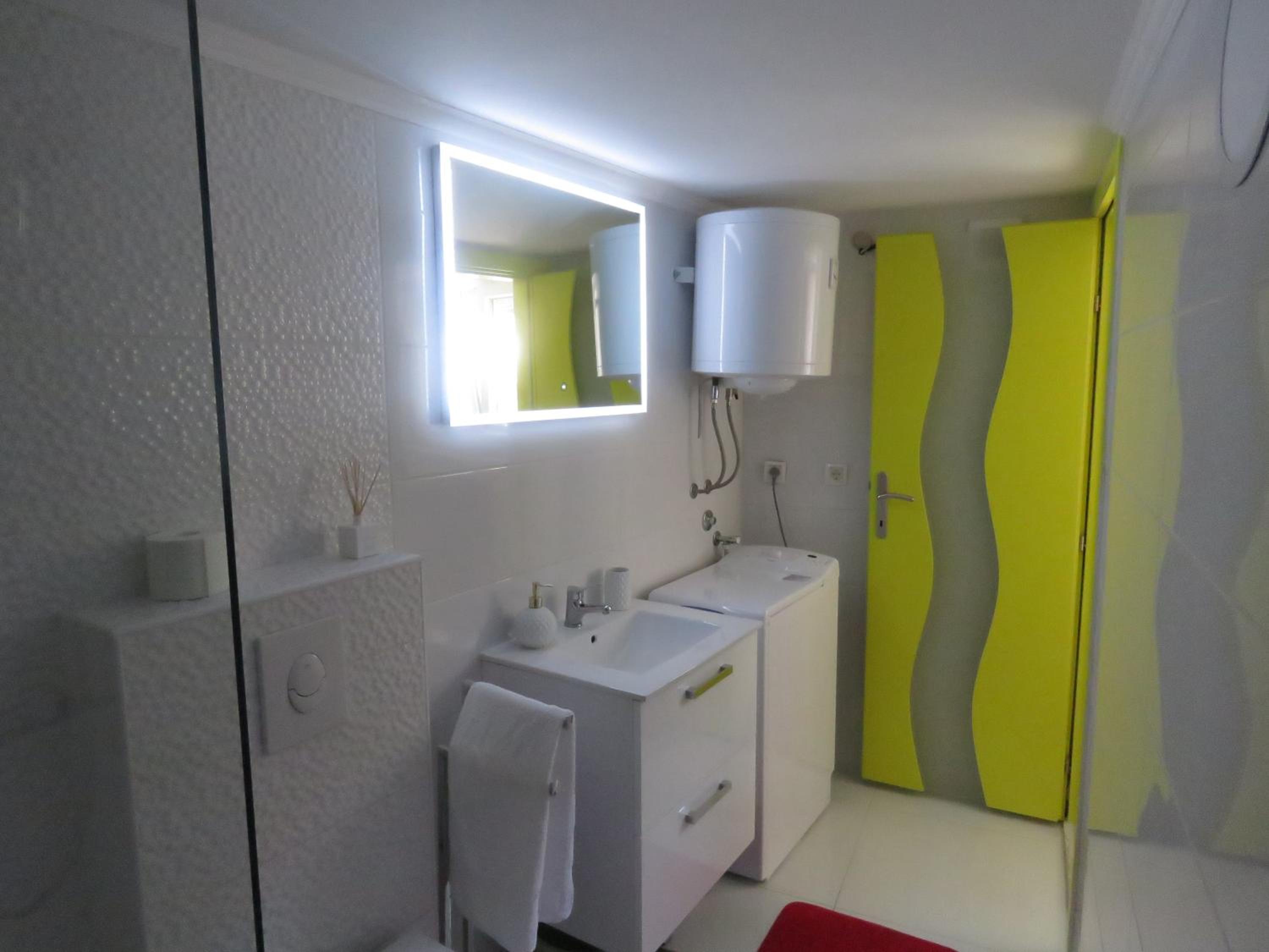 Apartment - Split Level - Photo 21