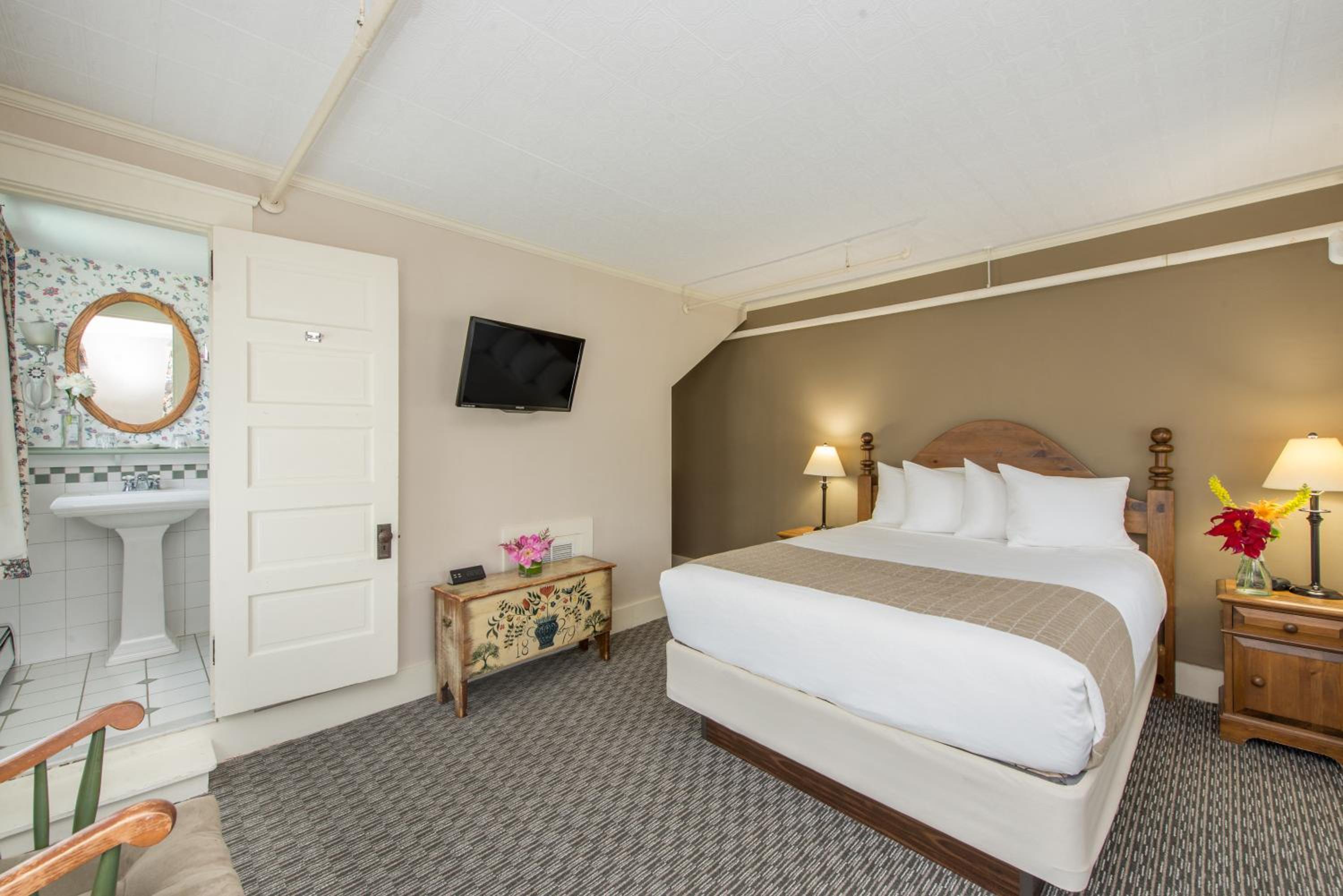 Standard View Suite Two Room - Photo 4