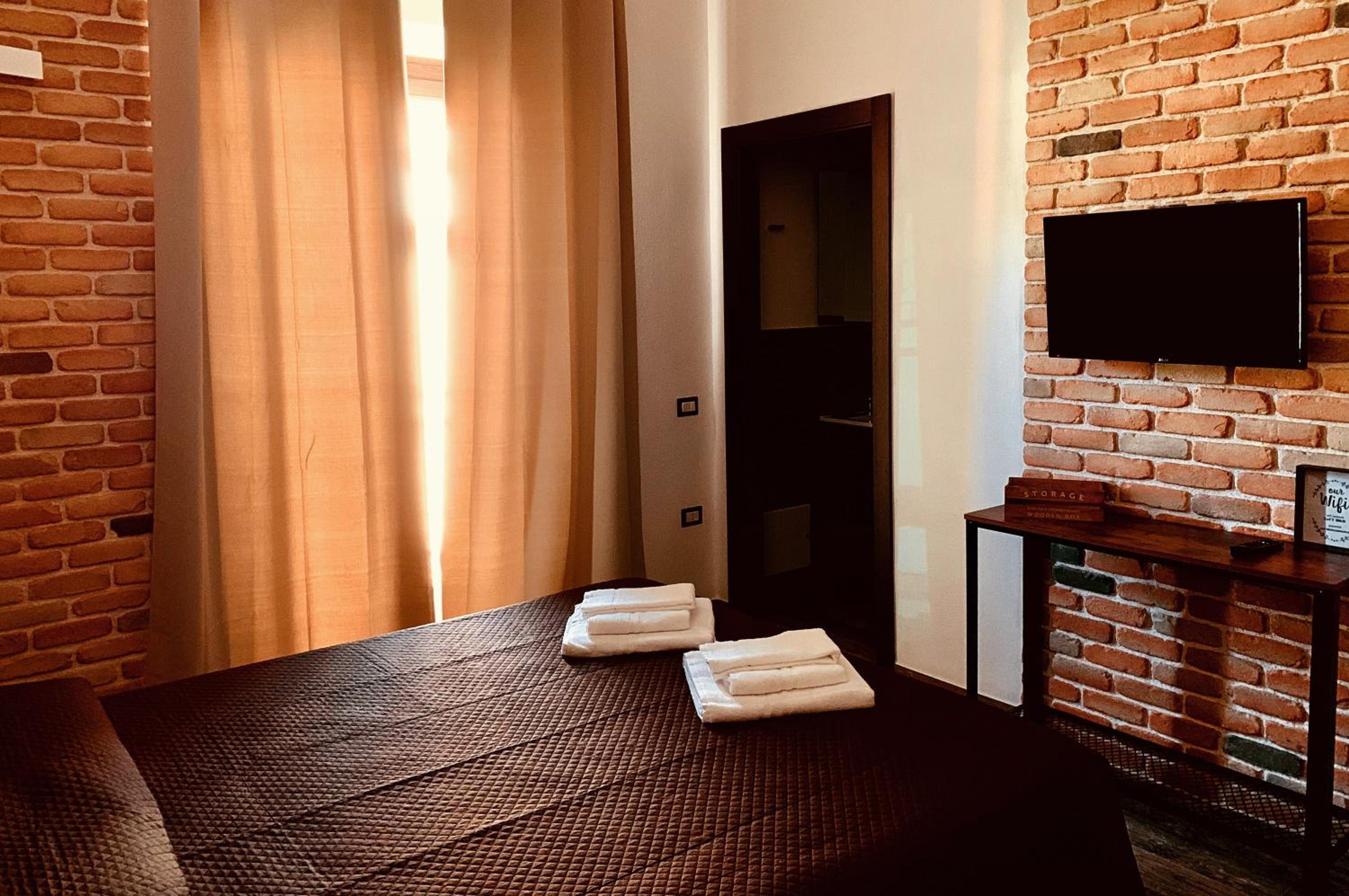Double Room with Balcony - Photo 1