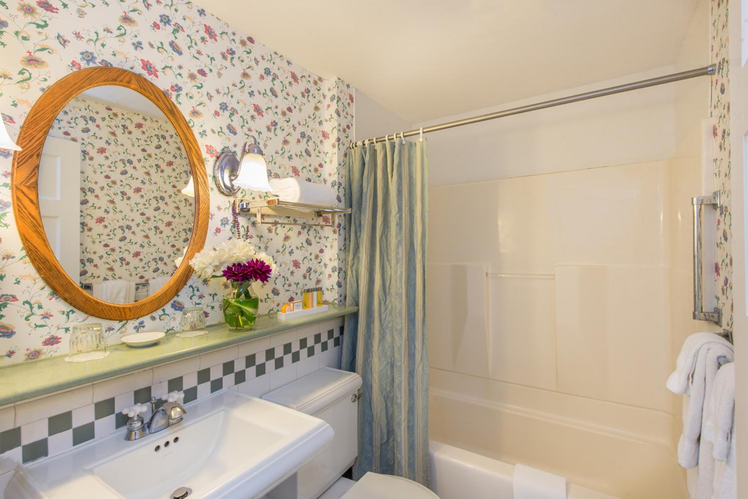 King Suite - Photo 3