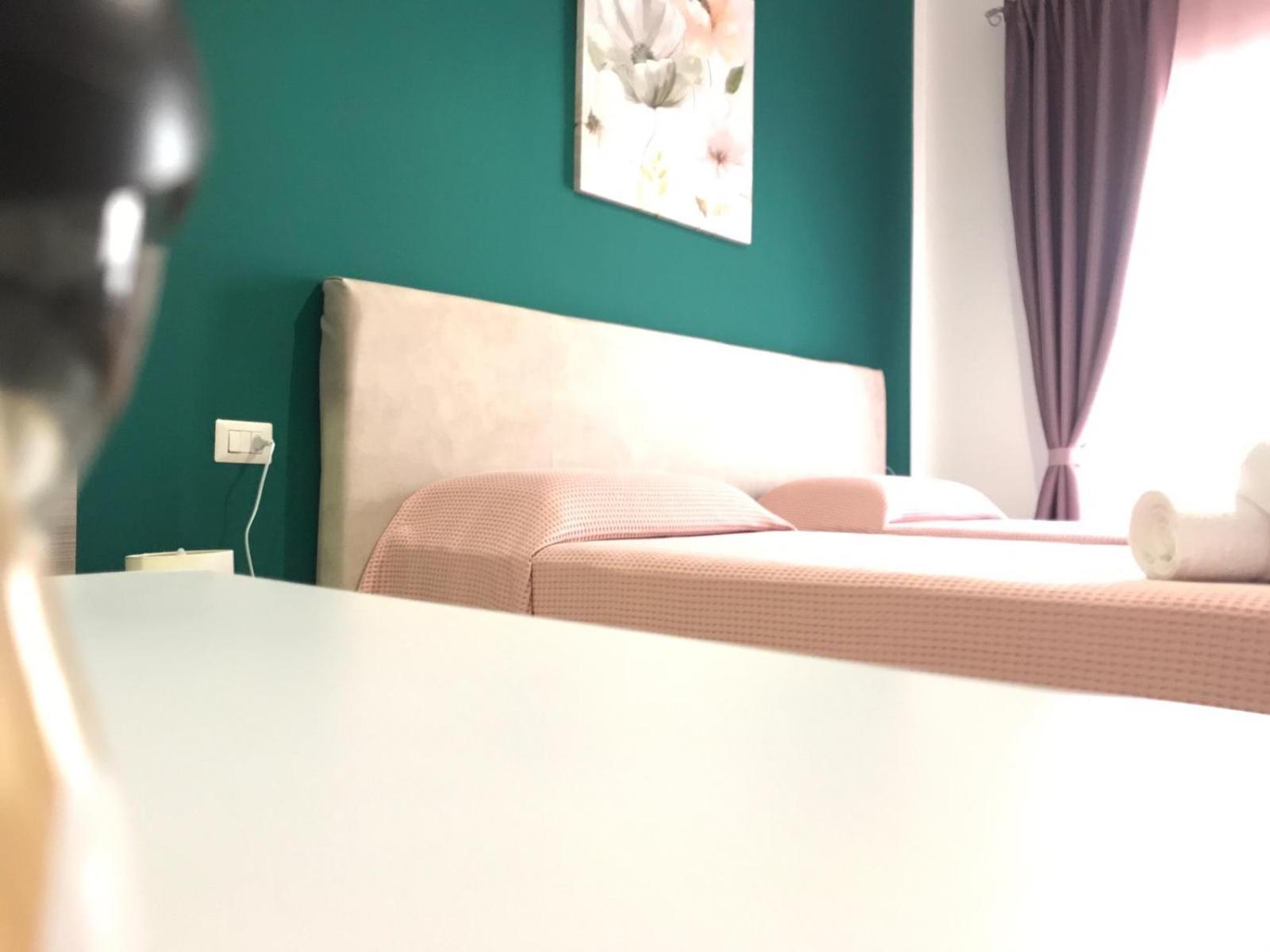 Double or Twin Room with Private Bathroom - Photo 3