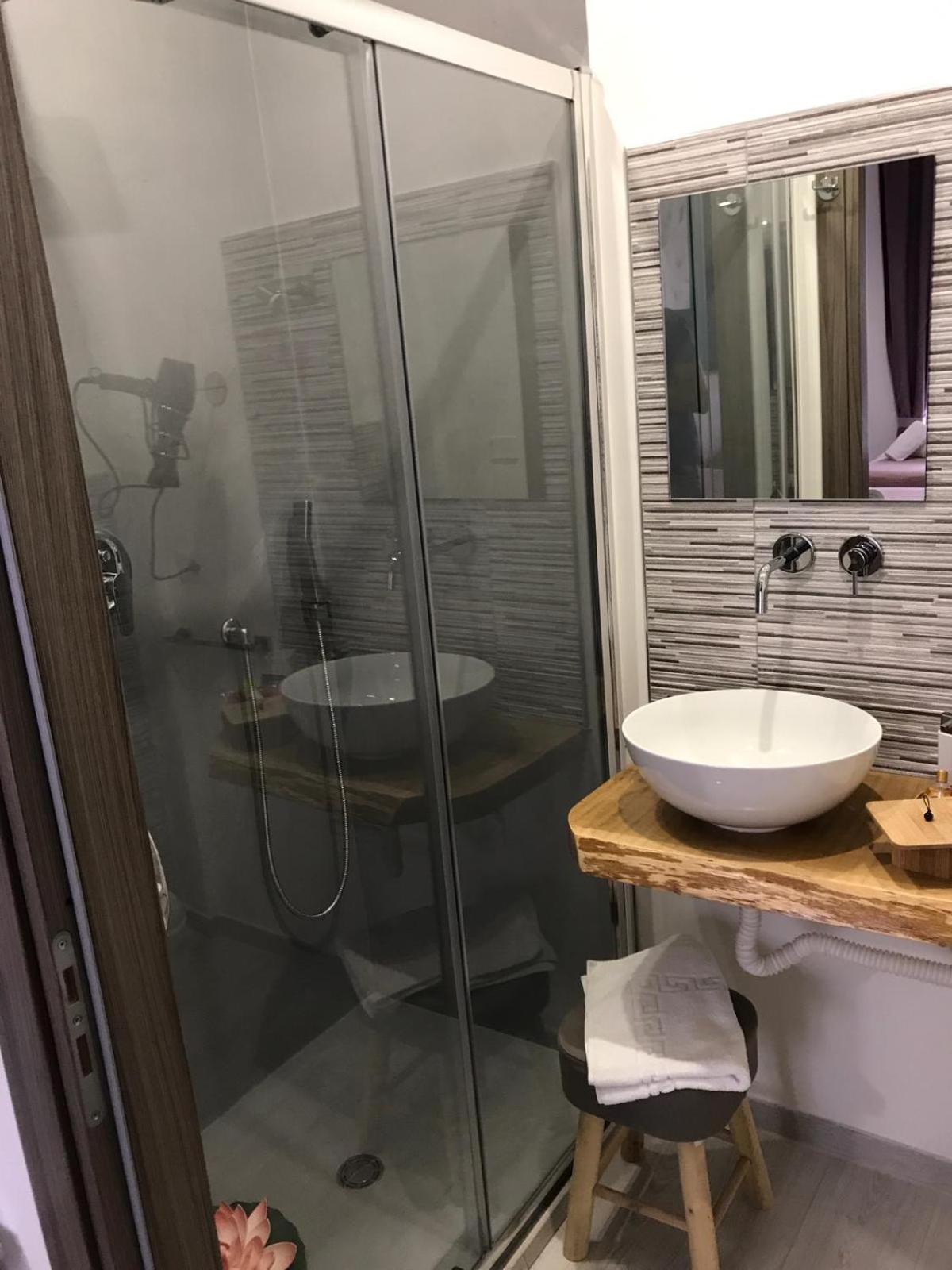 Double or Twin Room with Private Bathroom - Photo 5