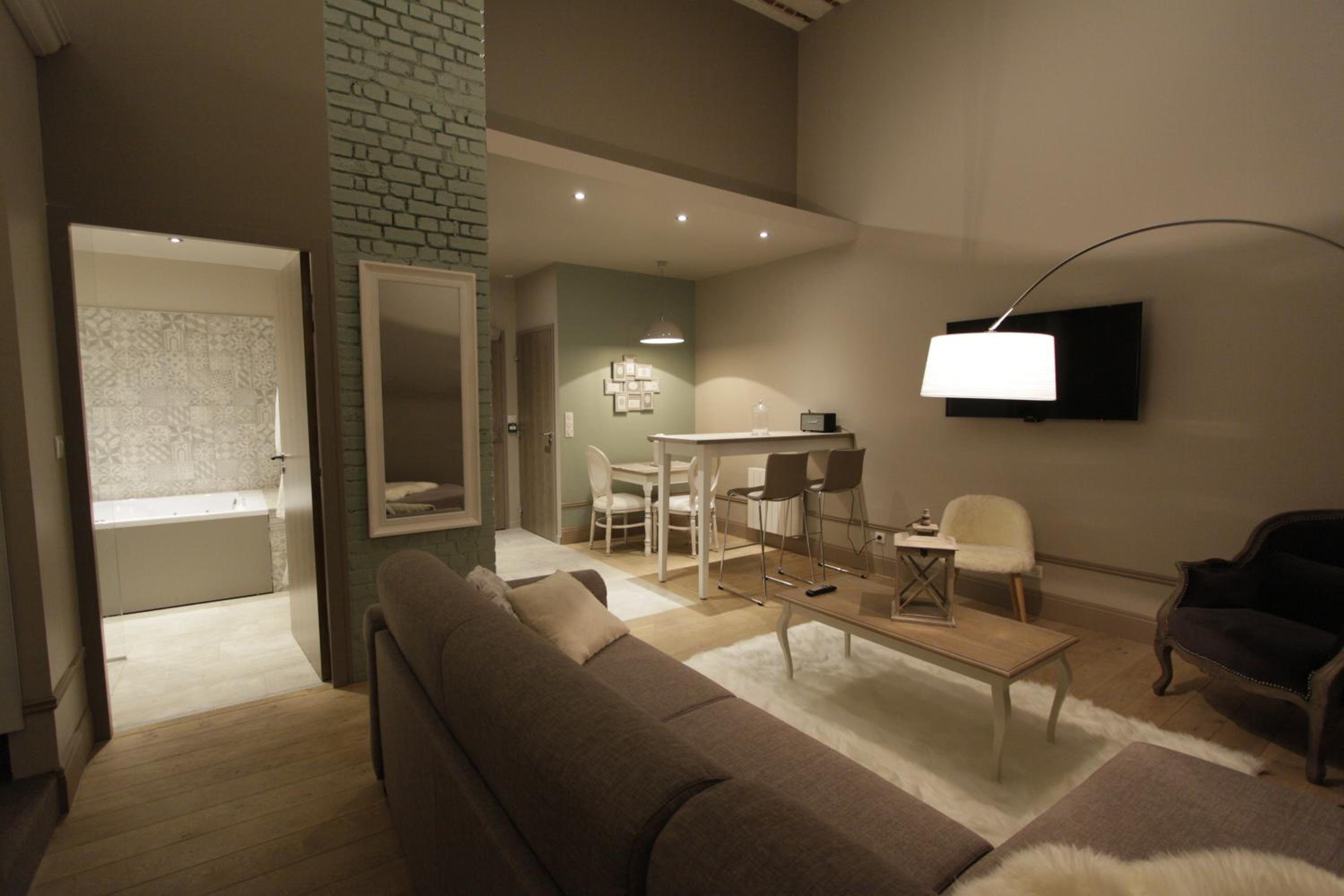 One-Bedroom Apartment - Photo 6