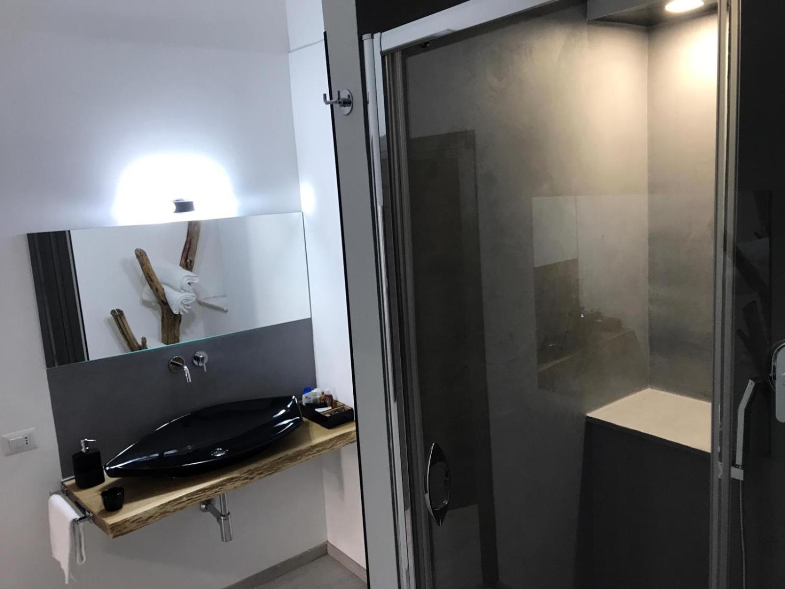 Family Room with Private Bathroom - Photo 8