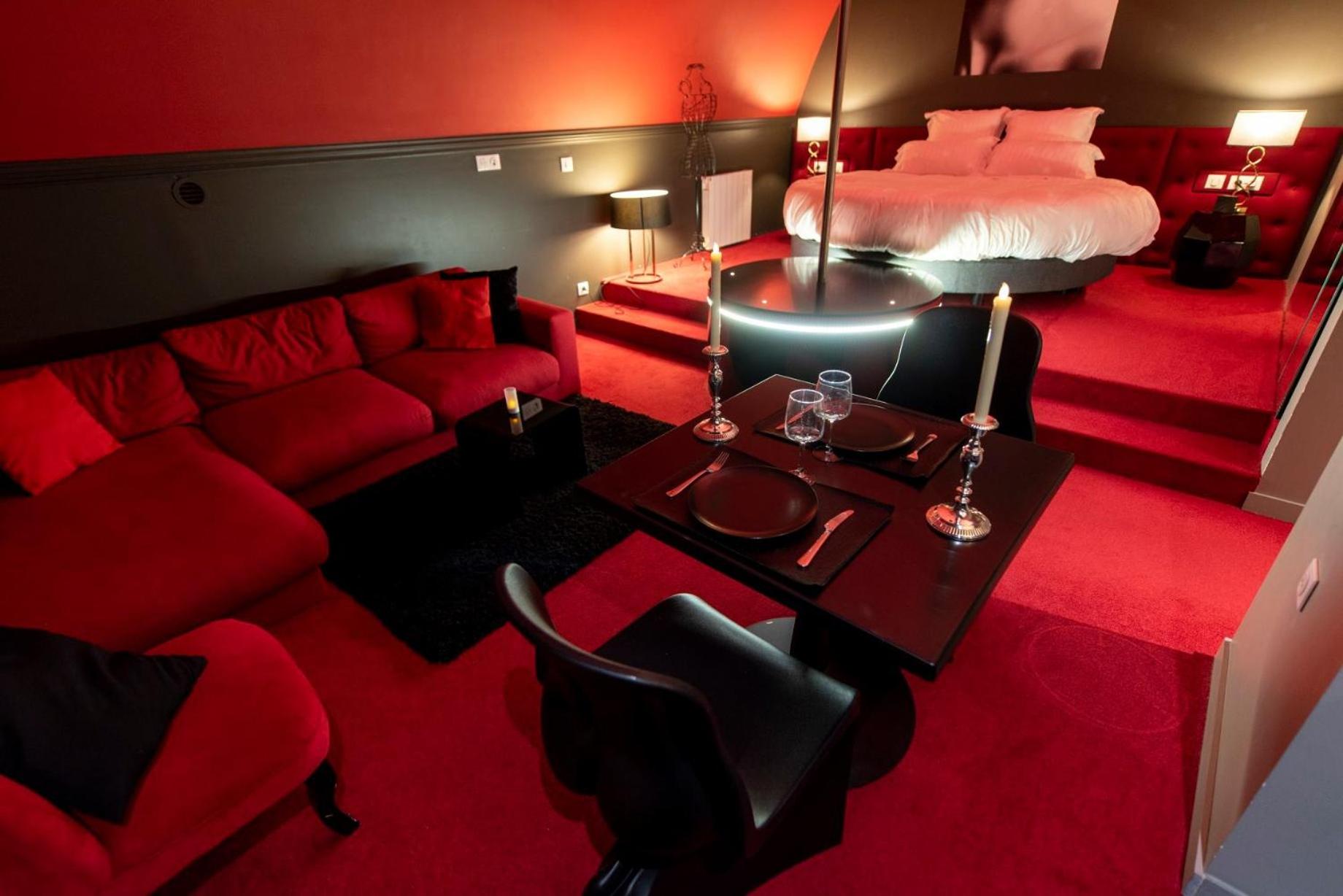 Suite - Photo 16