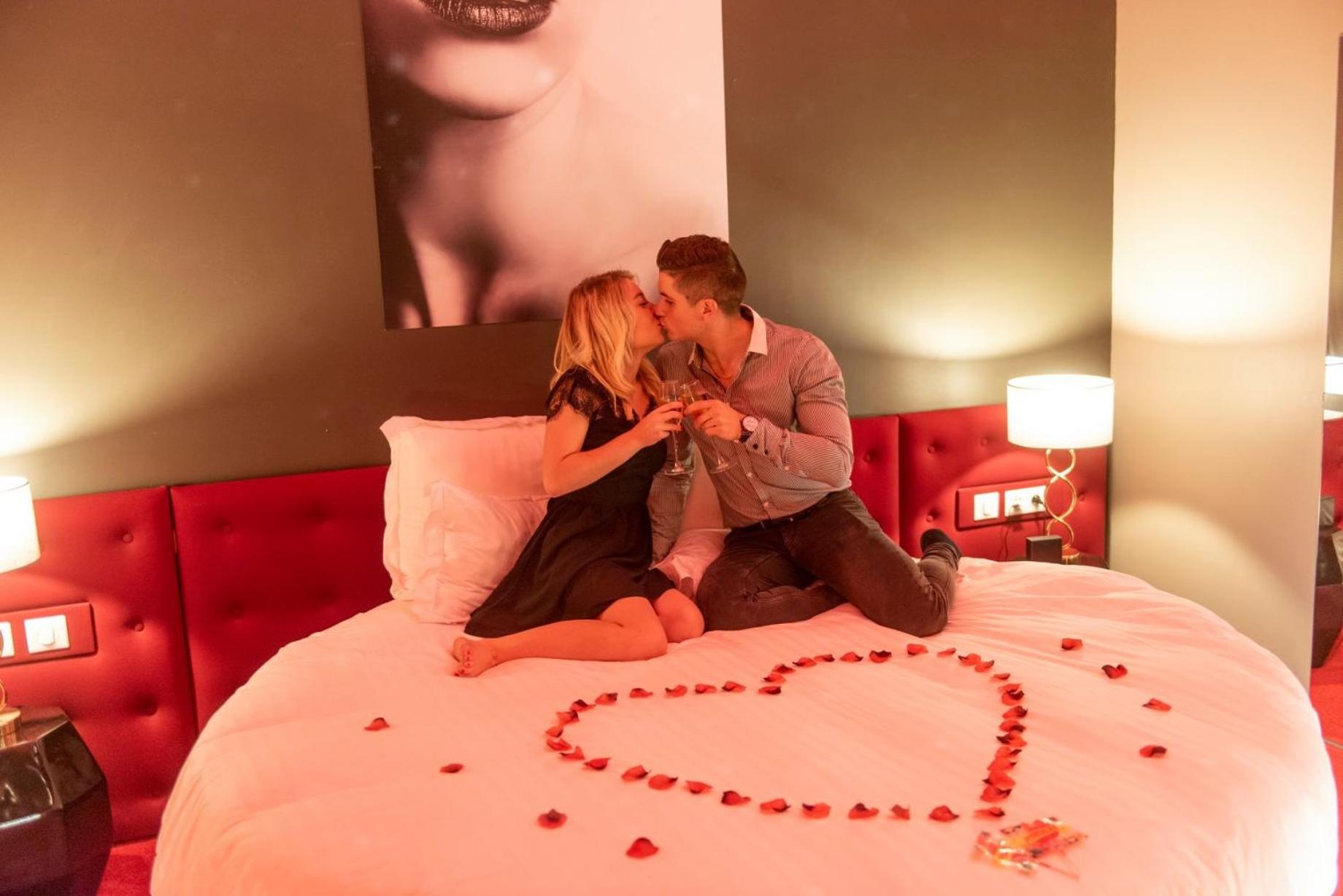 Suite - Photo 18