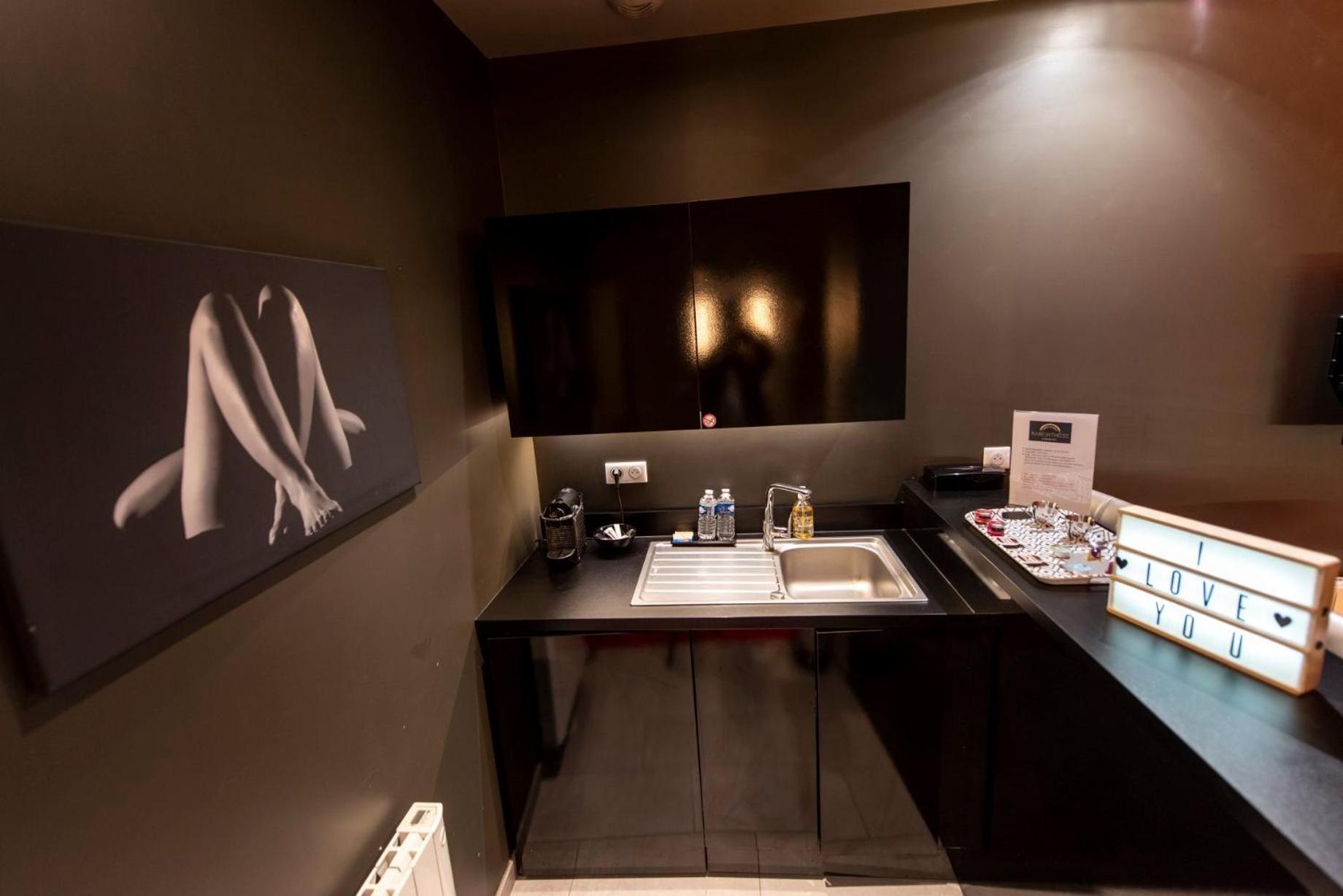 Suite - Photo 21