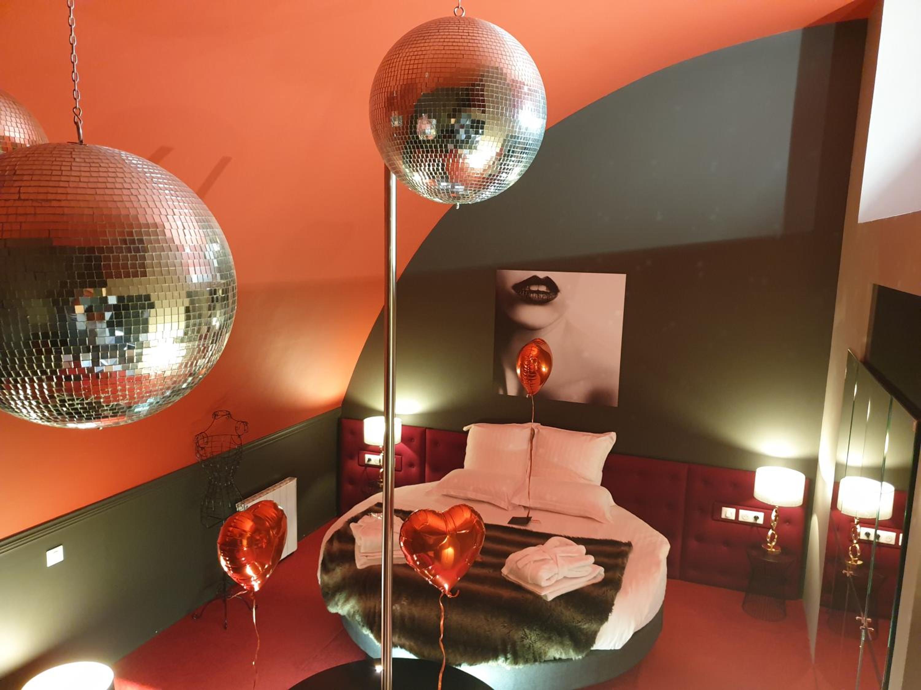 Suite - Photo 5