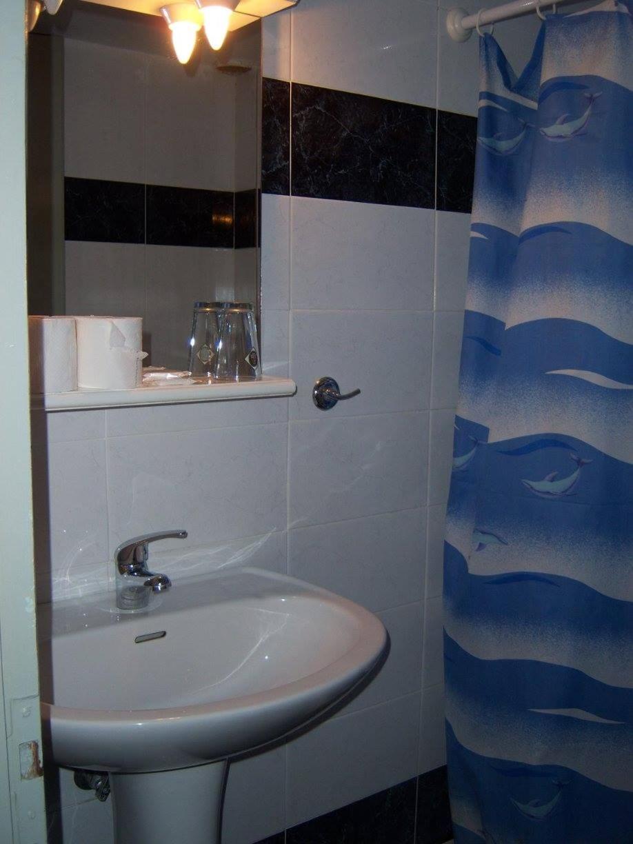 Double or Twin Room - Photo 22