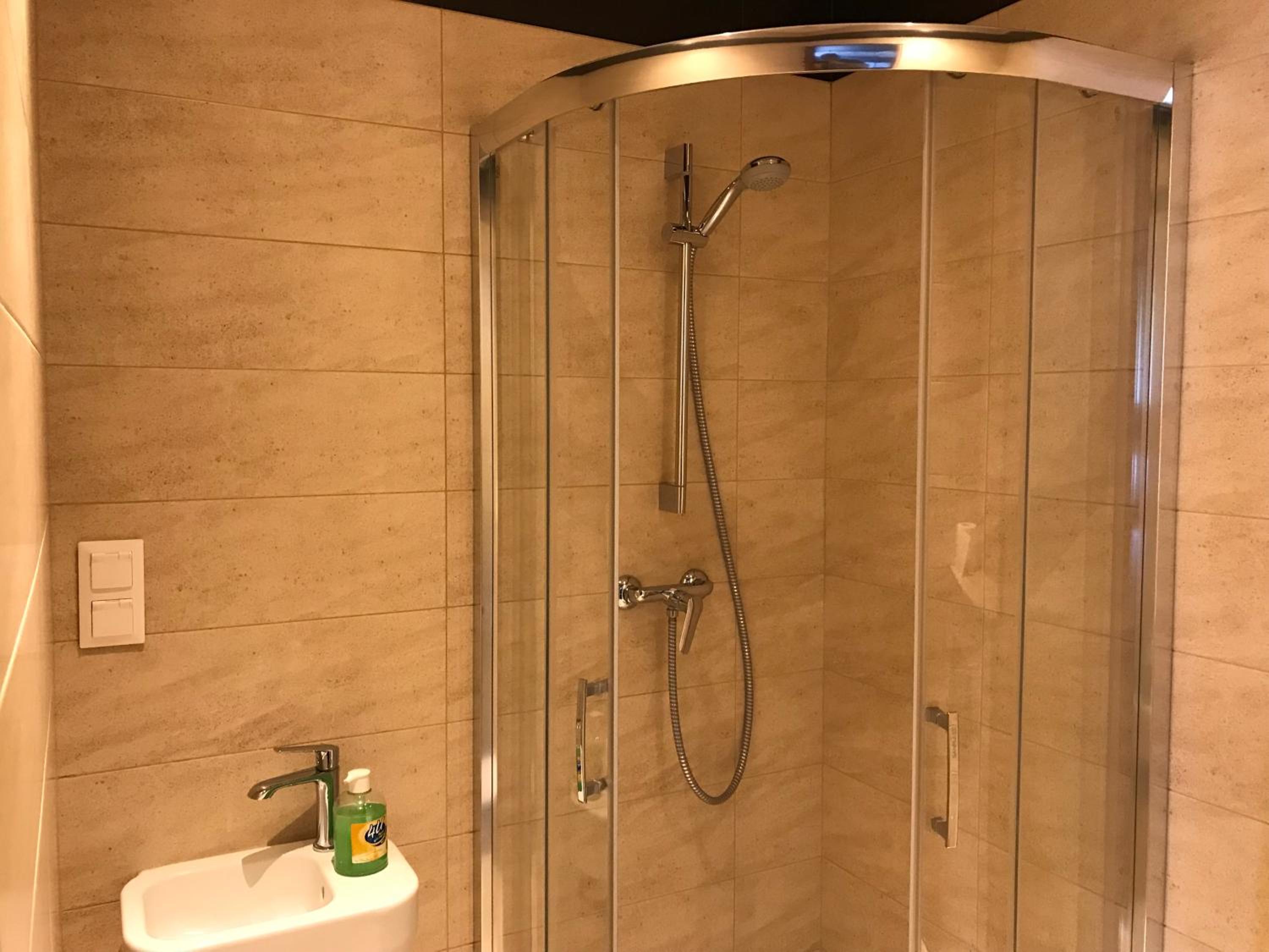 Double Room with Private Bathroom - Photo 2