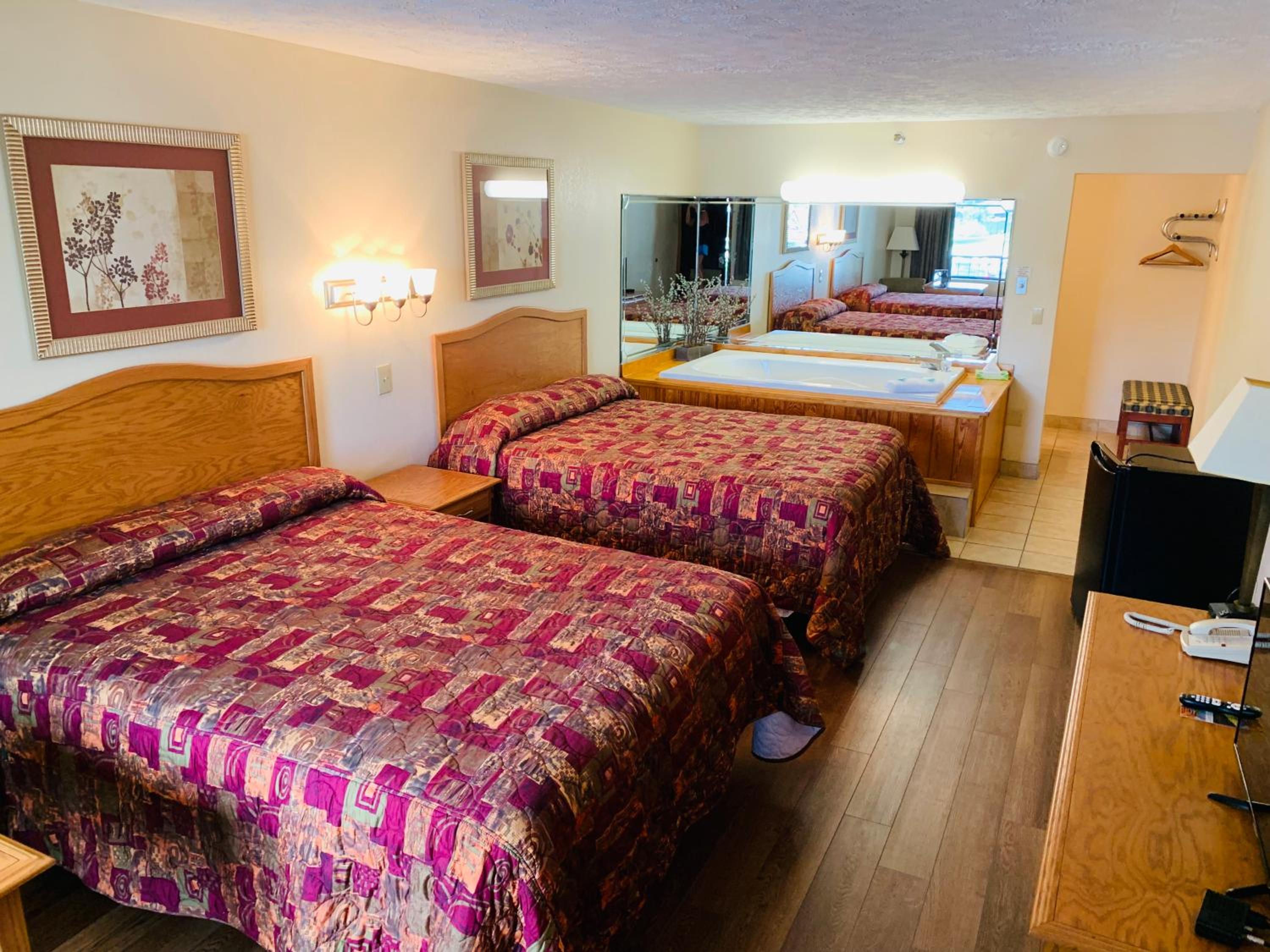 Queen Room with Spa Bath photo 1