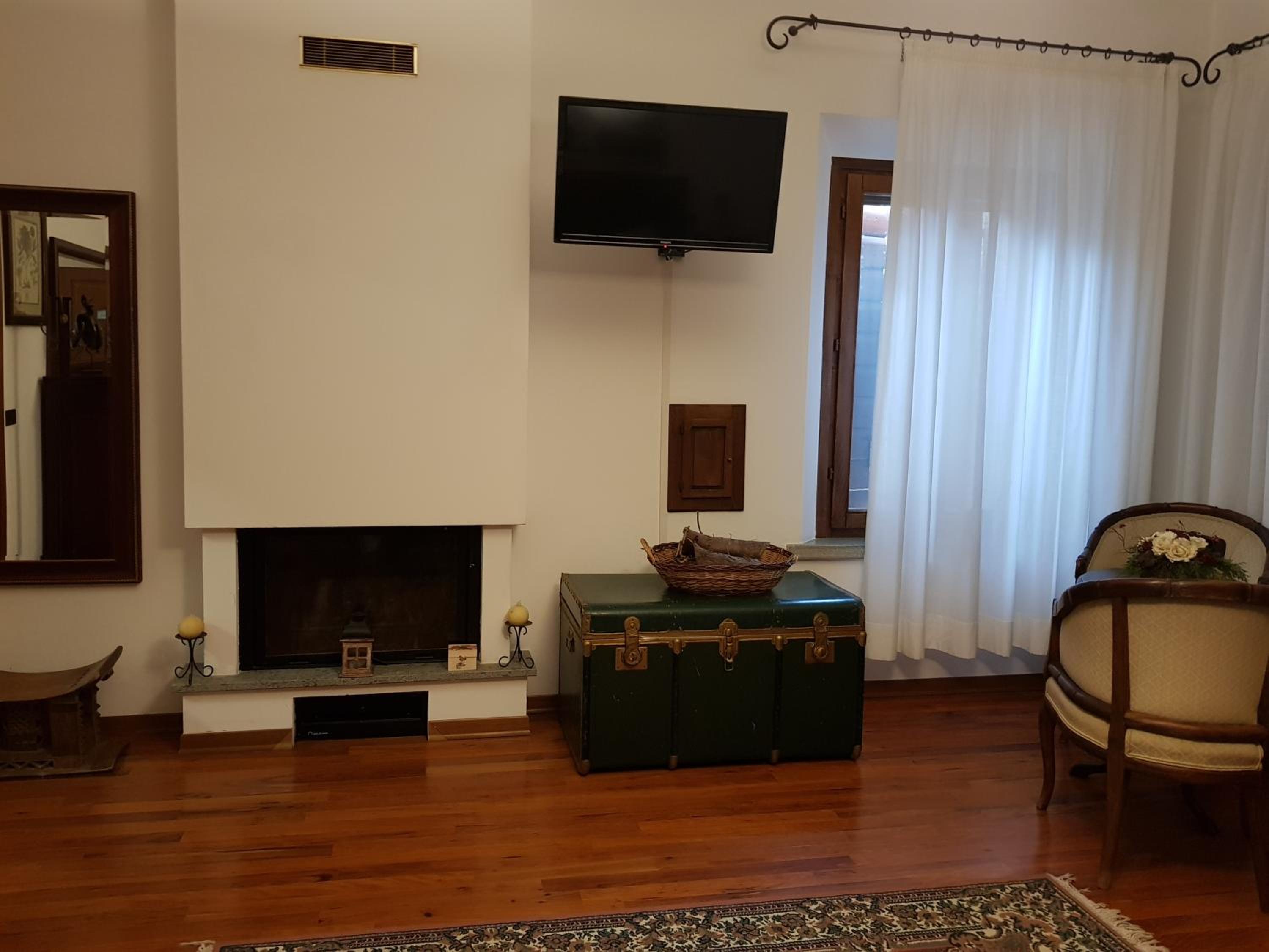 Deluxe Room - Photo 6