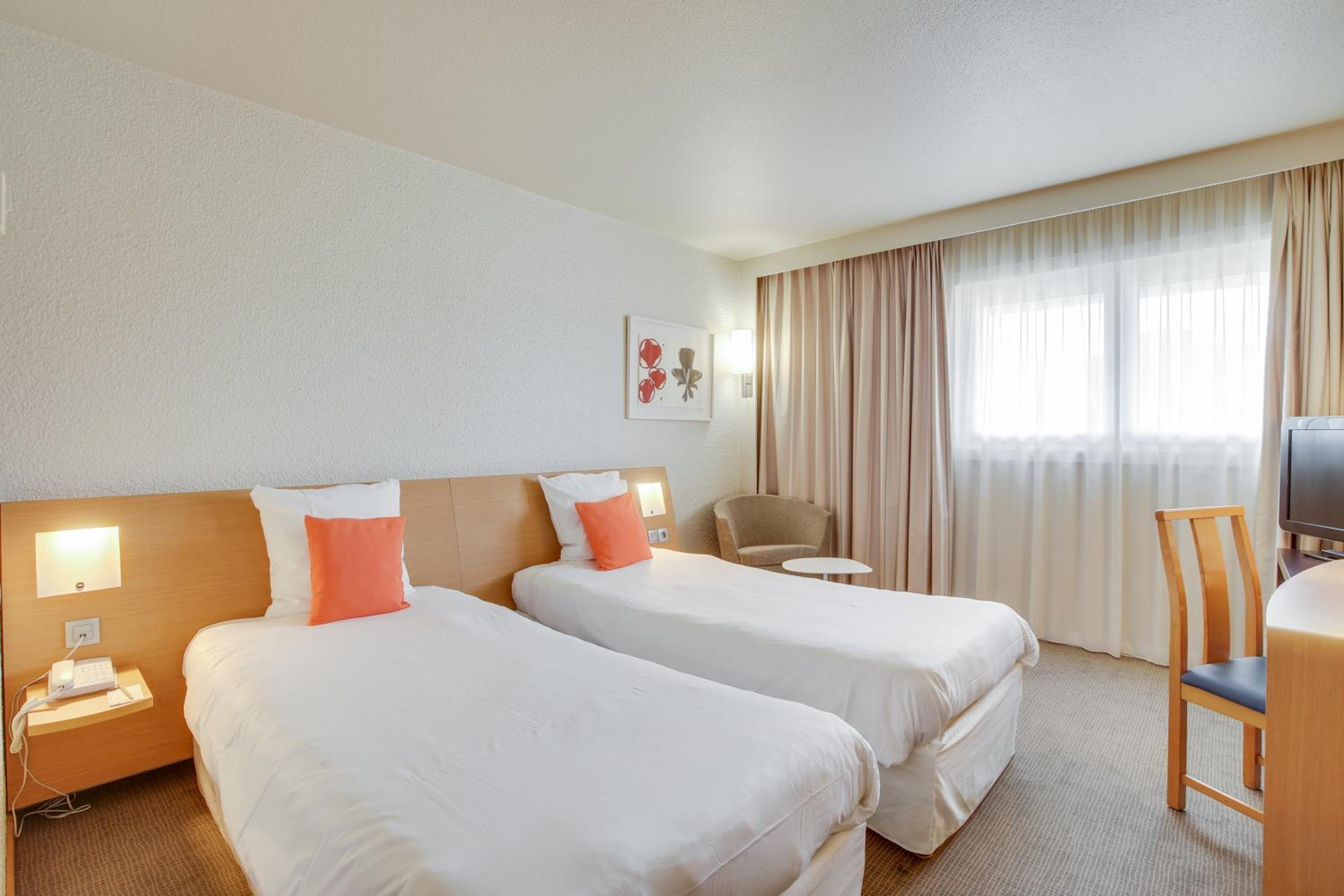 Standard Twin Room - Photo 1