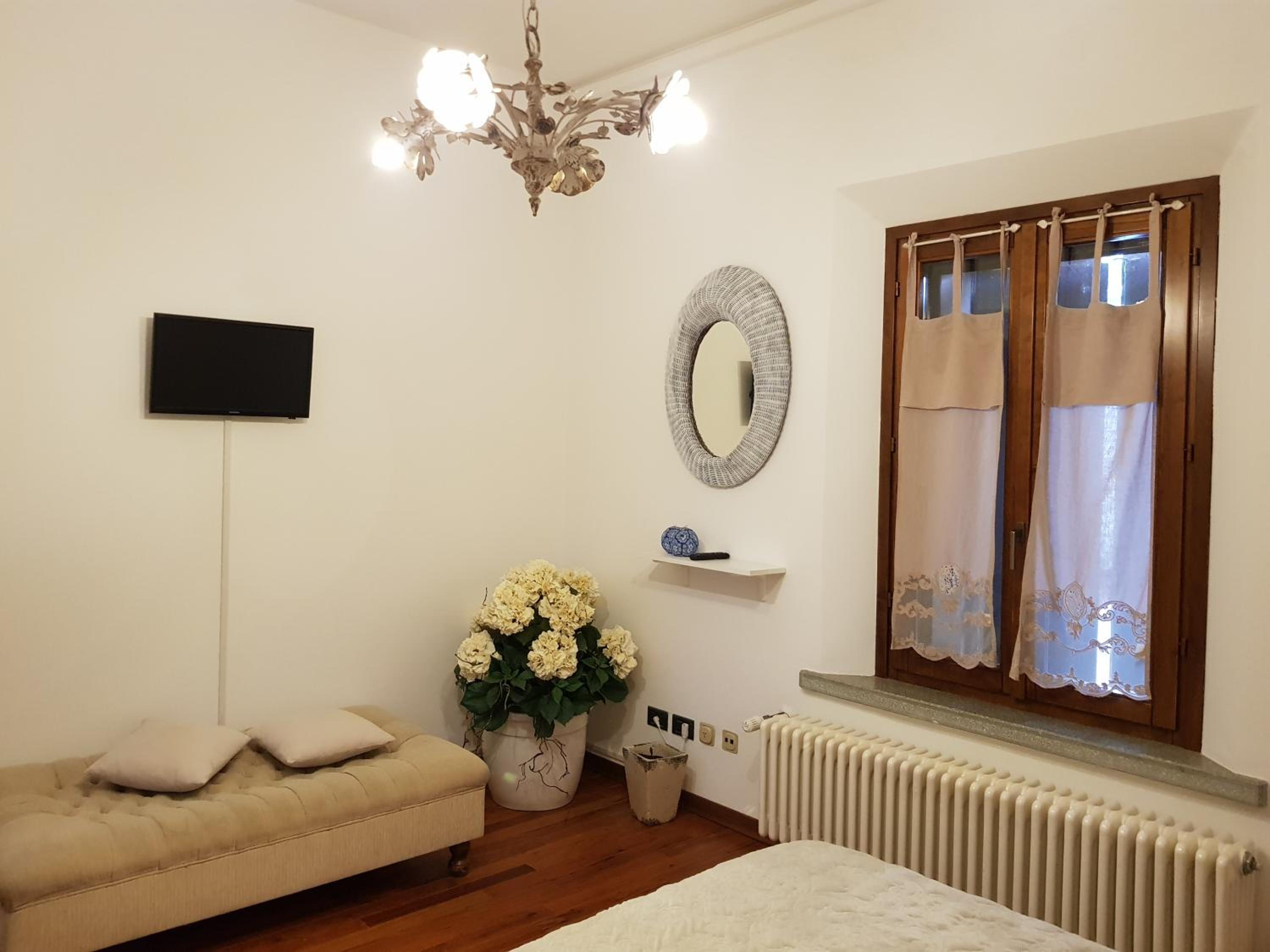 Double Room with Private Bathroom - Photo 1