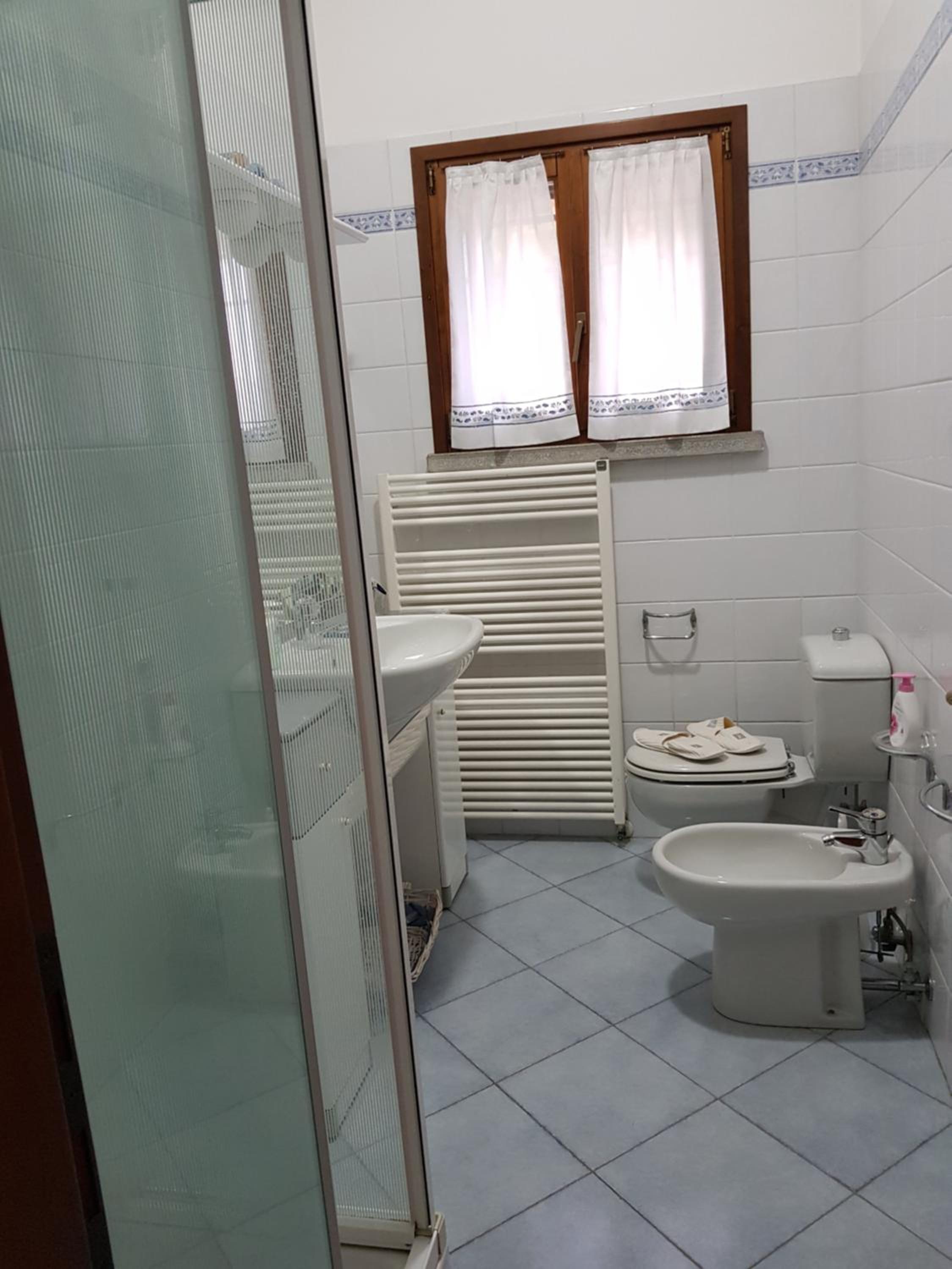 Double Room with Private Bathroom - Photo 3