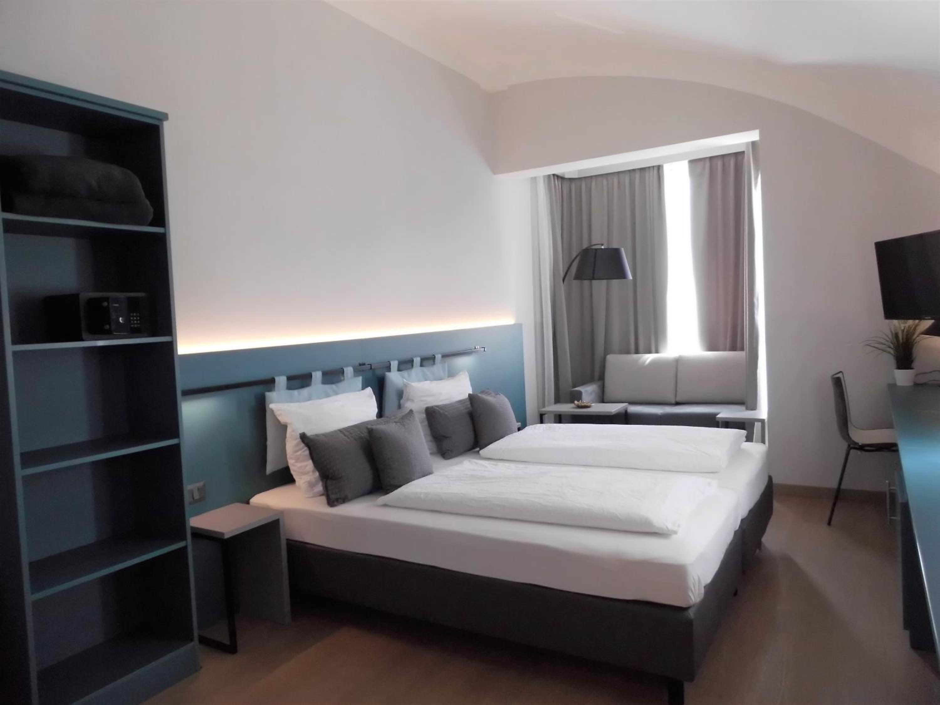 Superior Room with Garden View - Photo 14