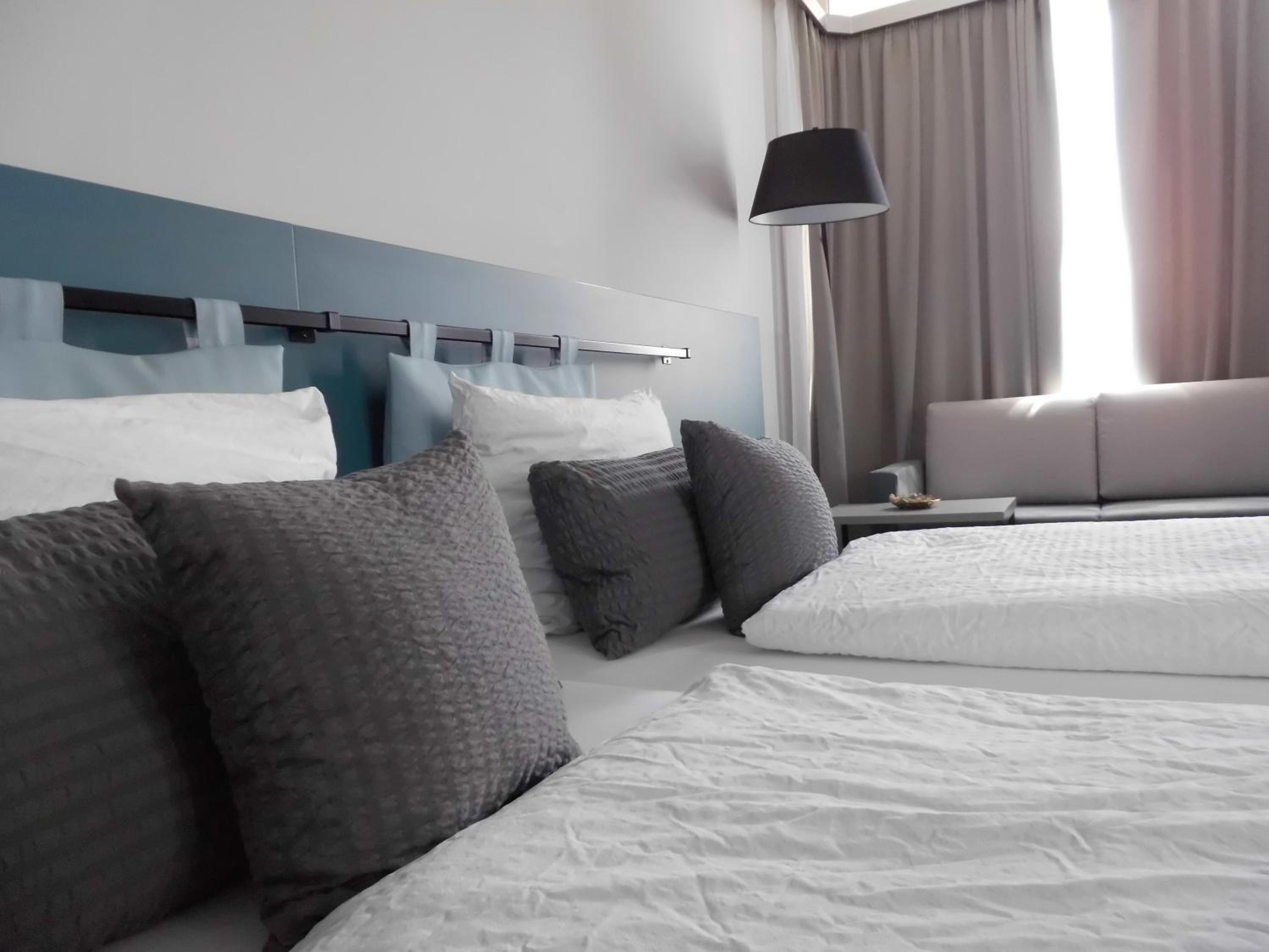 Superior Room with Garden View - Photo 3