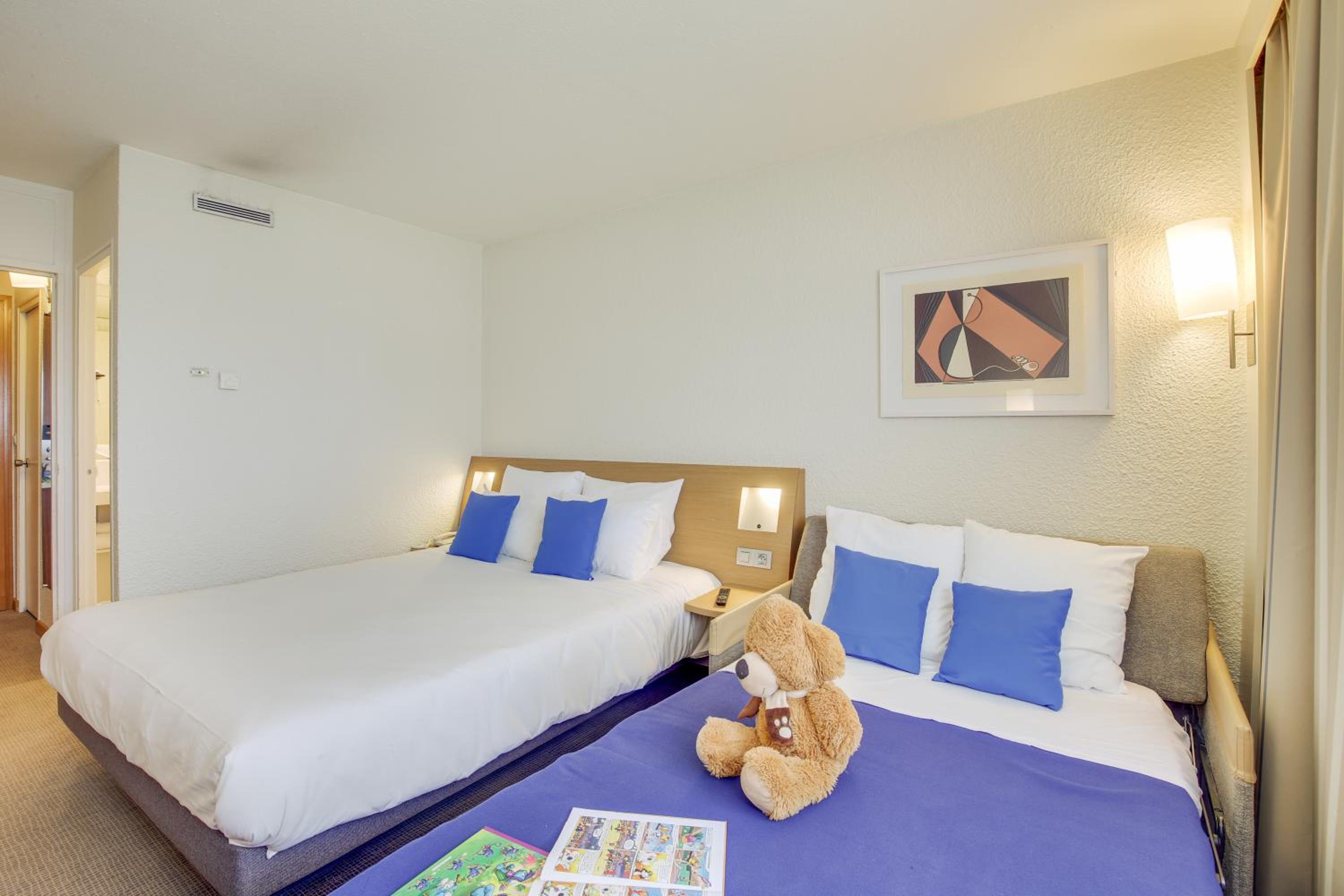 Classic Double Room with Sofa Bed - Photo 8