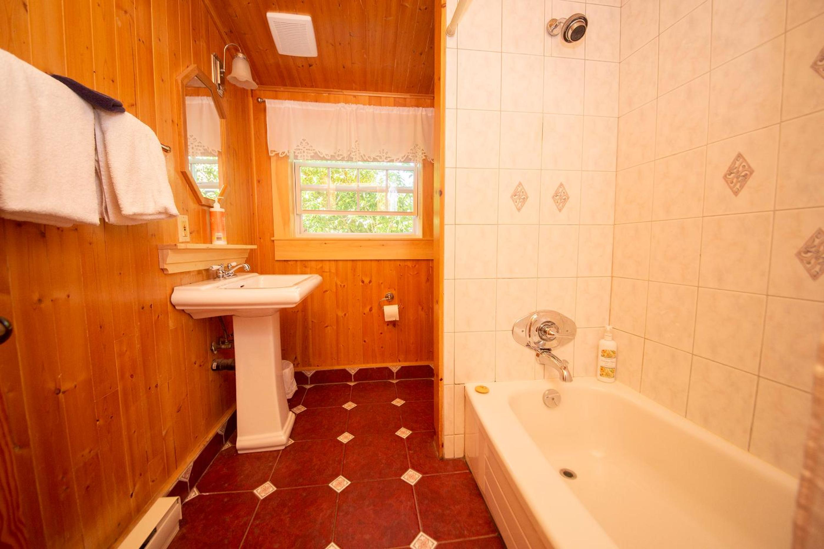 Two-Bedroom Apartment - Photo 4