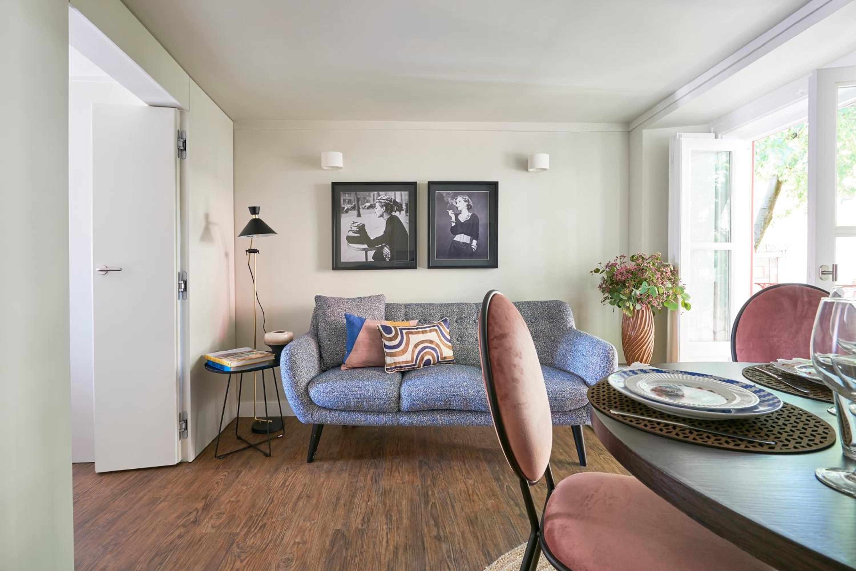 Apartment with Balcony photo 3