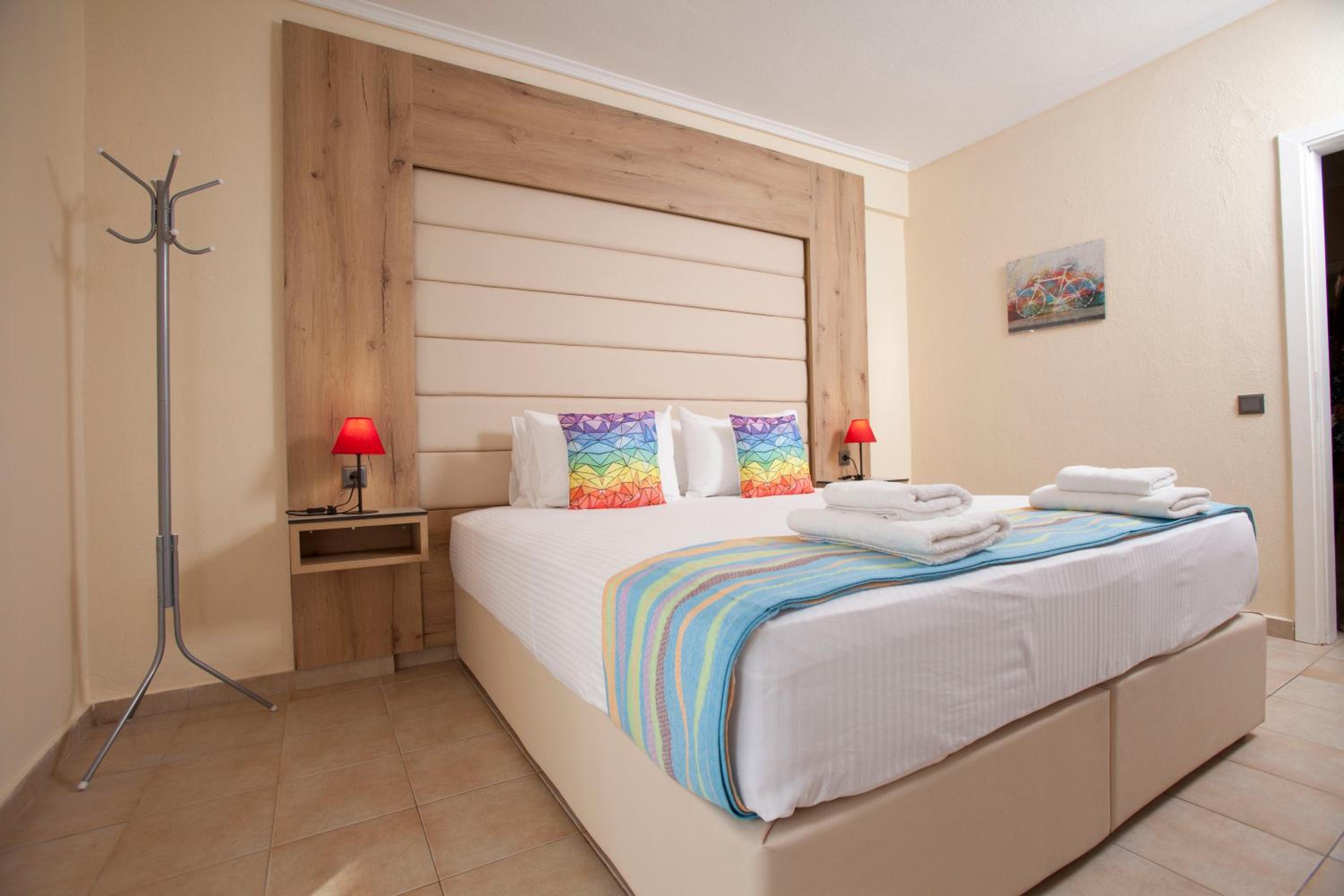 One-Bedroom Apartment - Photo 1