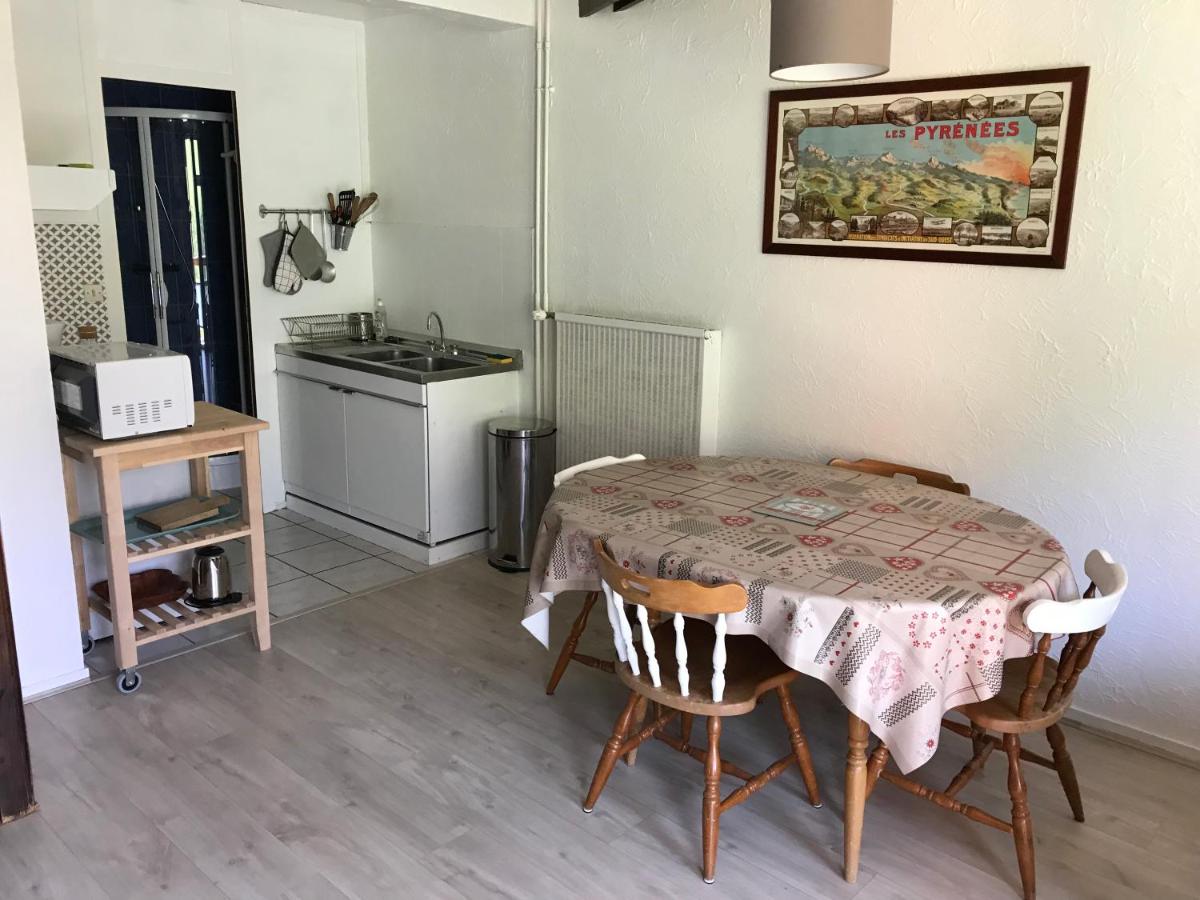 One-Bedroom Apartment (5 Adults) photo 2