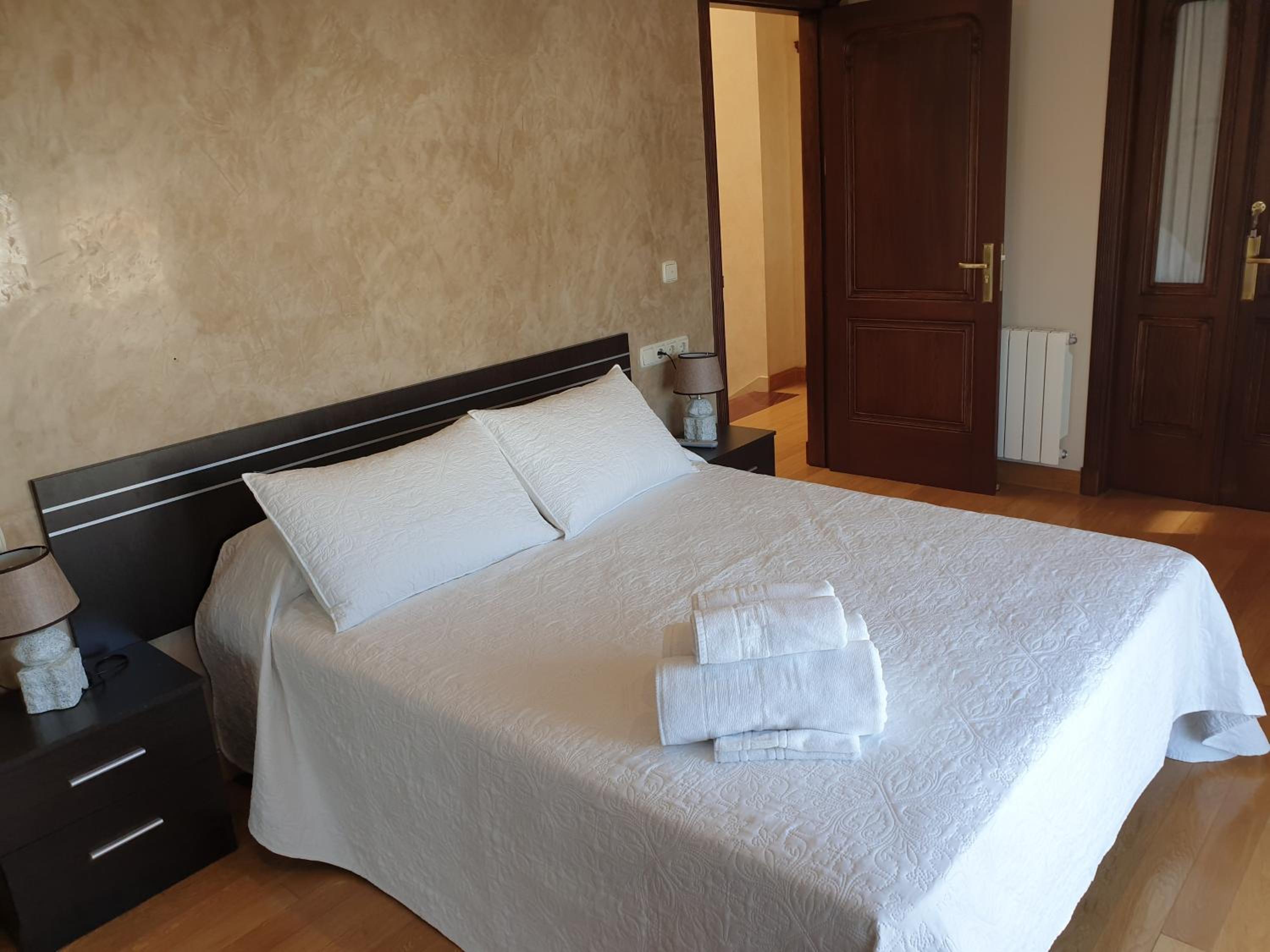 Double Room with Mountain View - Photo 1