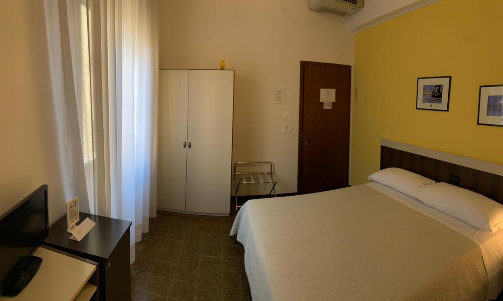 Economy Double Room photo 2