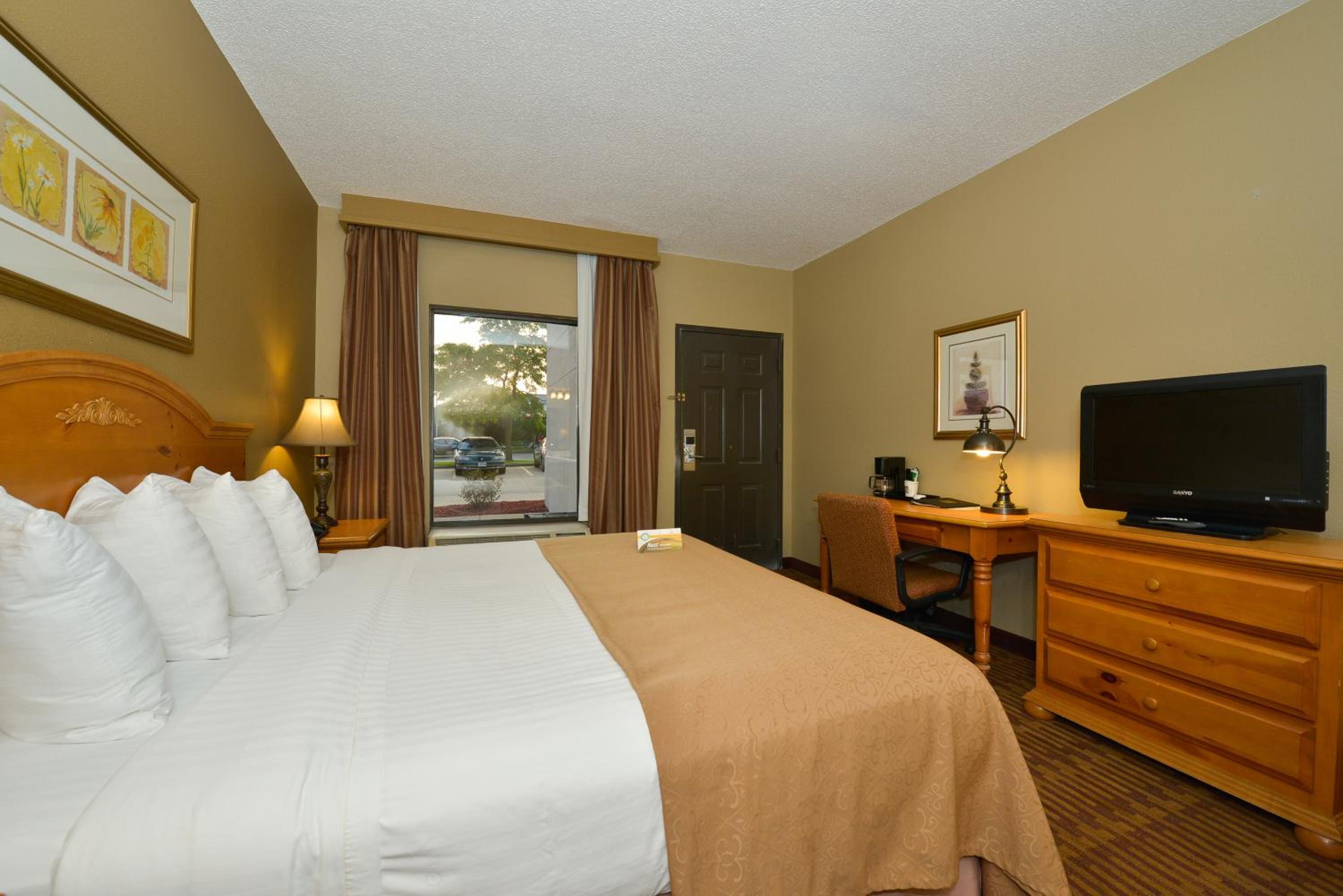 King Room - Non-Smoking photo 3