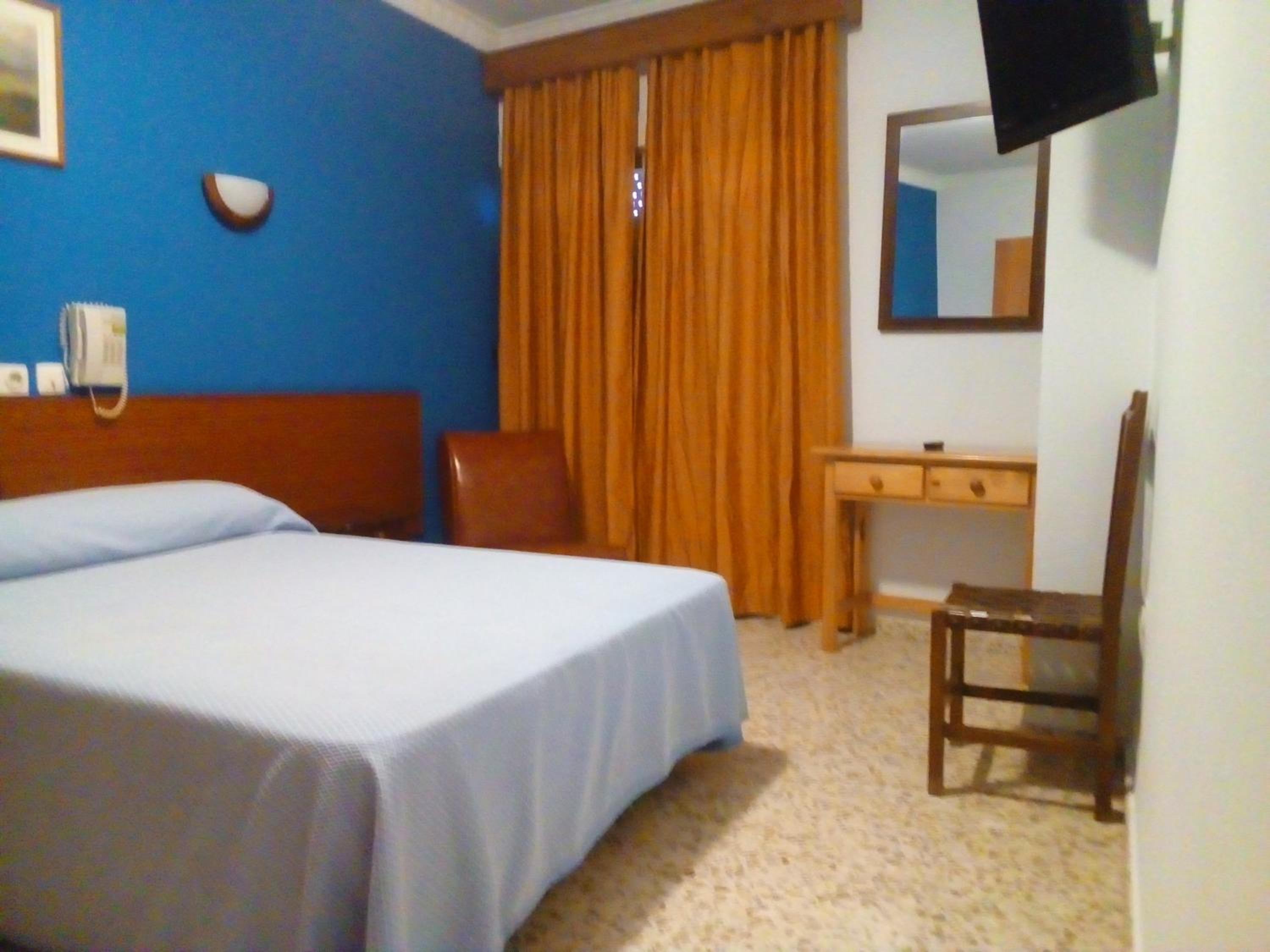 Double Room with Lounge - Photo 4