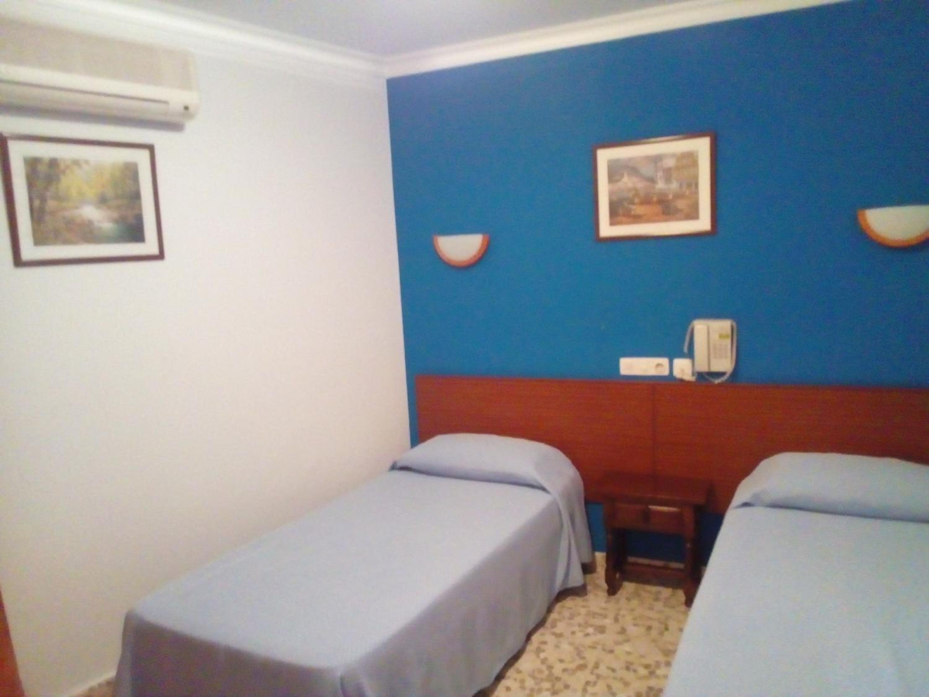 Double Room with Lounge - Photo 3
