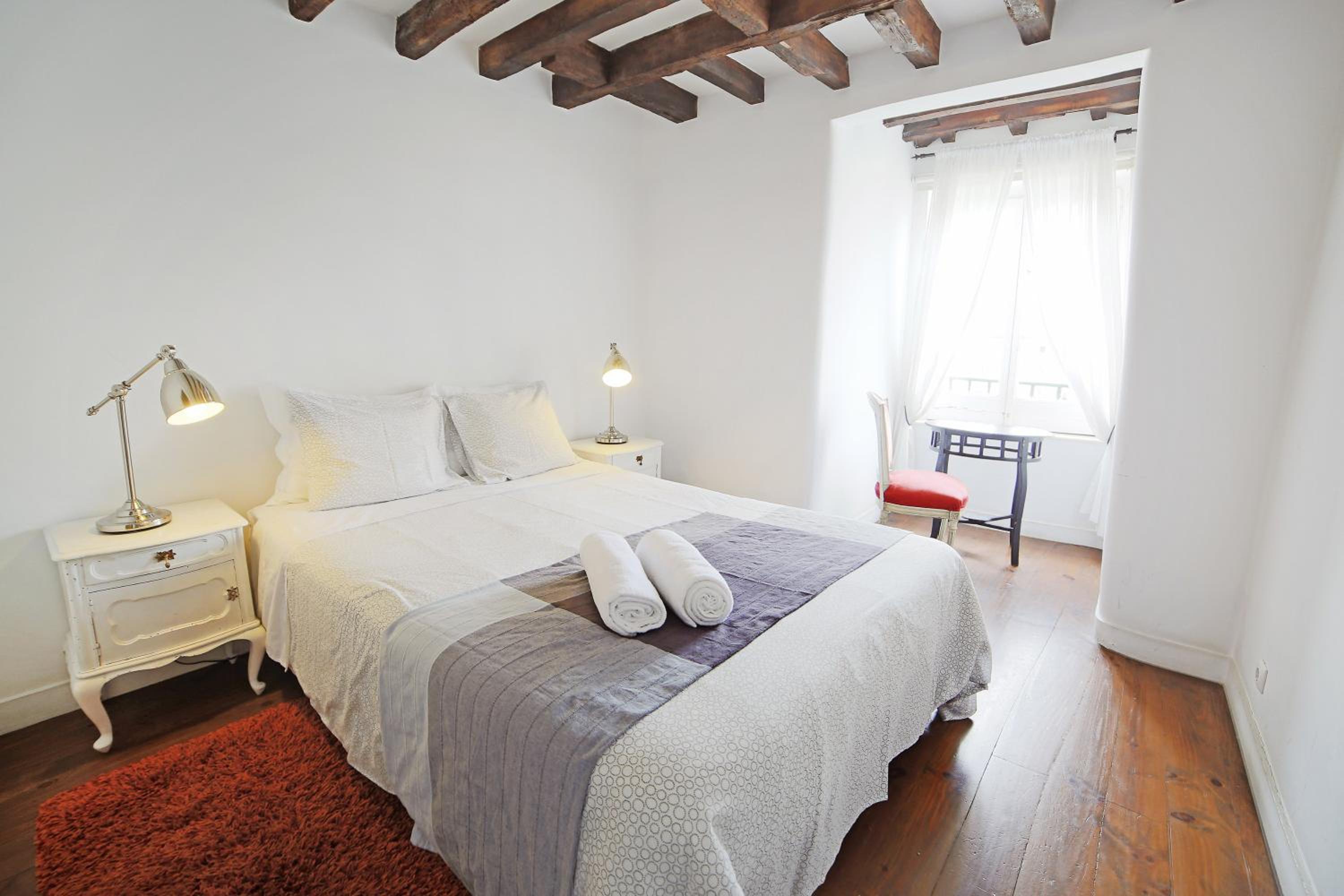 Deluxe Double Room with private bathroom and Castle View - Photo 2