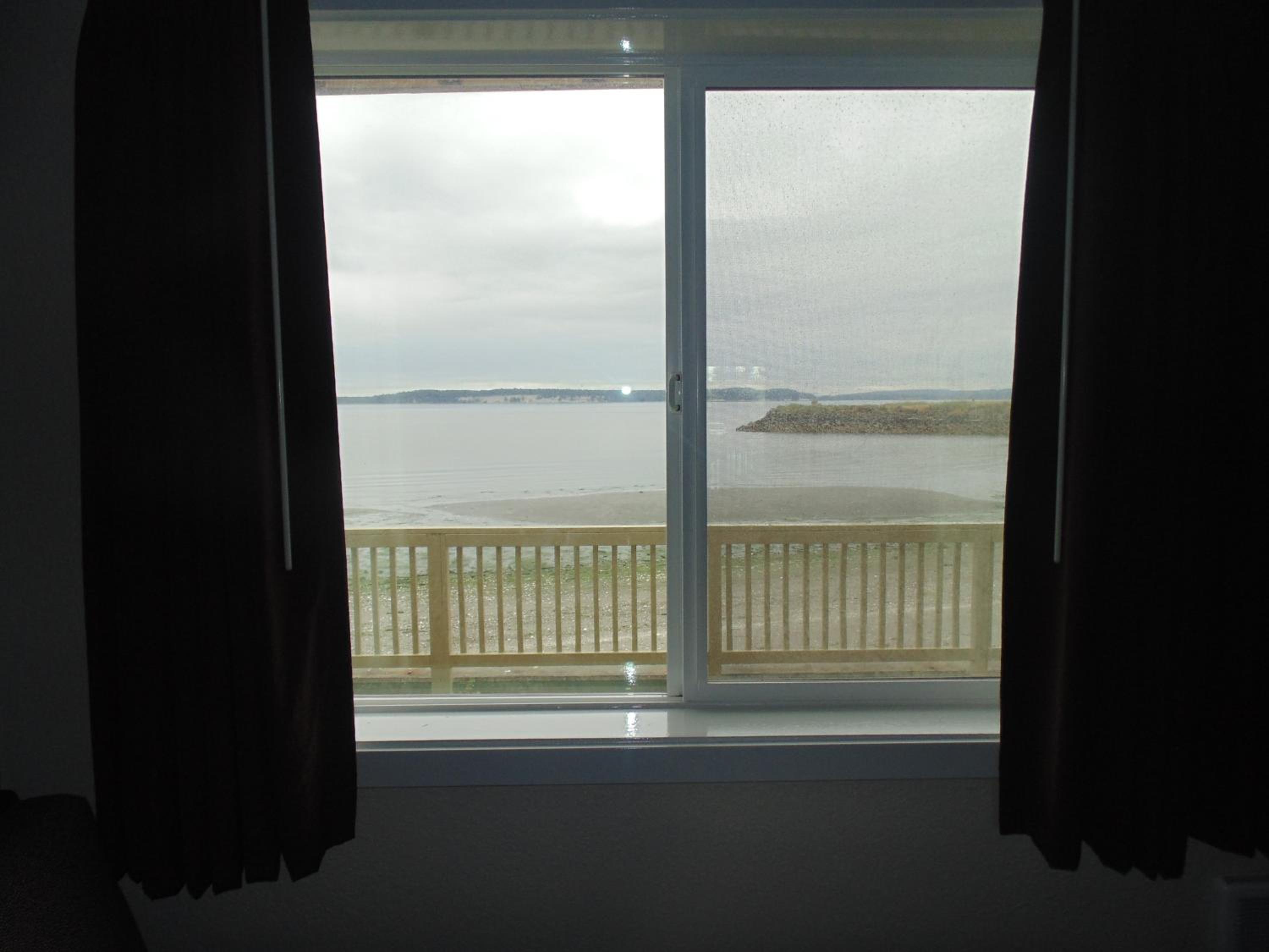 Queen Room with Two Queen Beds and Water View - Photo 3